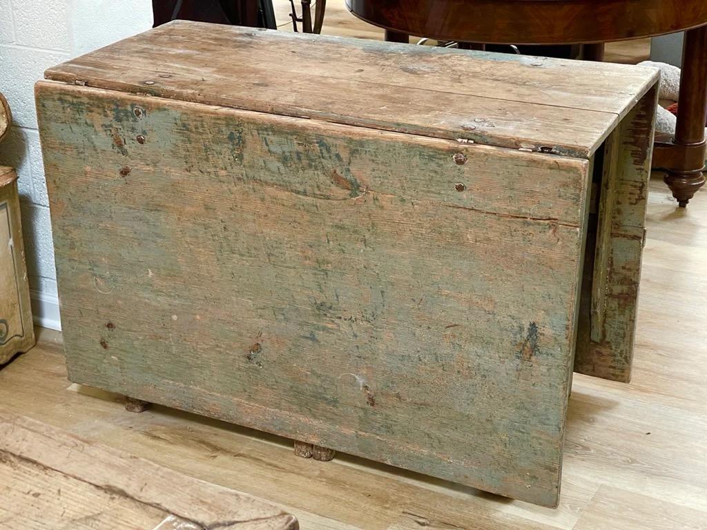 18th Century Swedish Gustavian Drop-Leaf Table 1