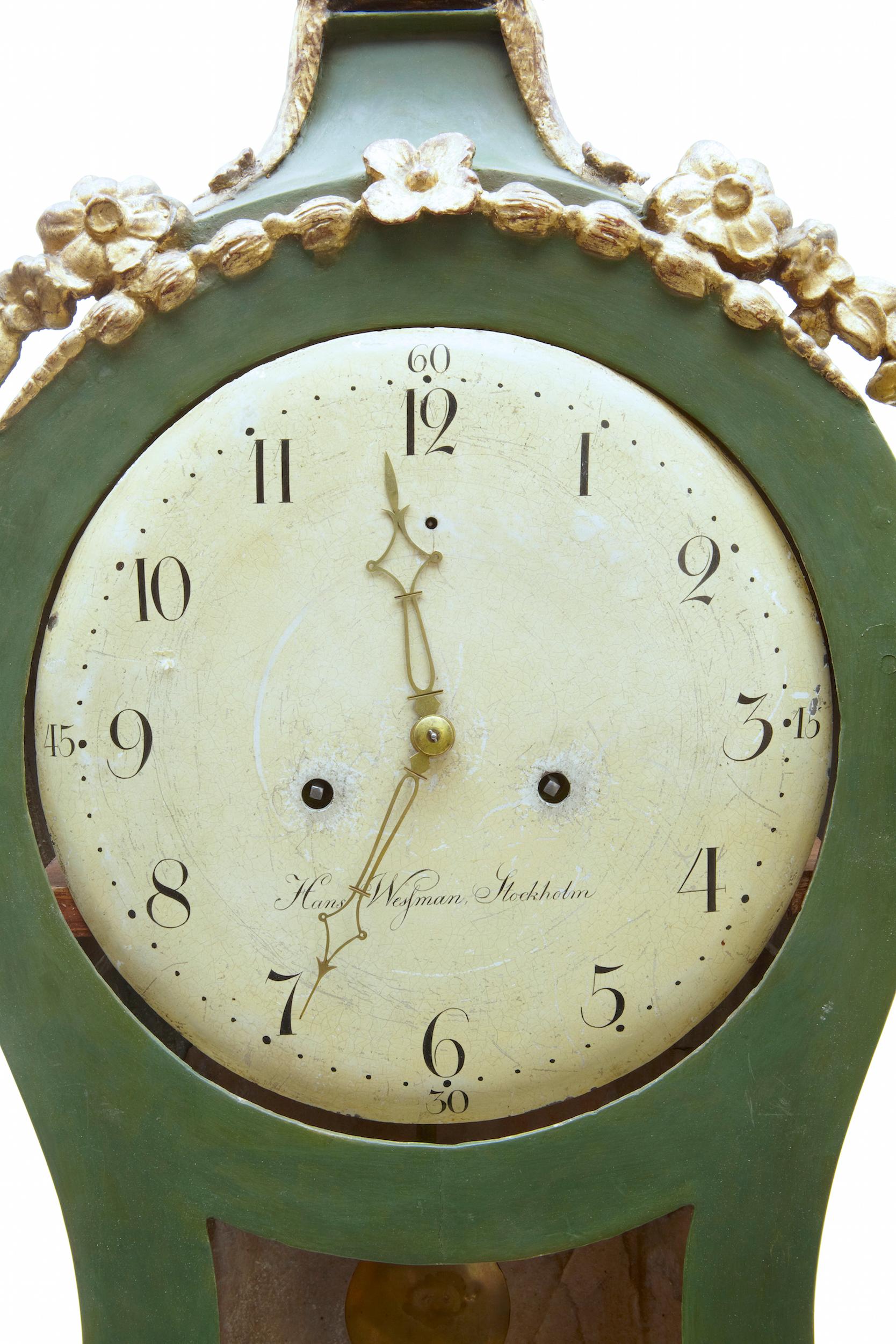 18th century Swedish gilt and painted mantle clock, circa 1790.

Fine quality Swedish clock in original condition. Original green paint with gilt carved wood decoration, a real fine quality piece. Clock face signed Hans Westman,