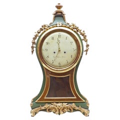 Horloge de manteau suédoise gustavienne dorée et peinte du 18e siècle