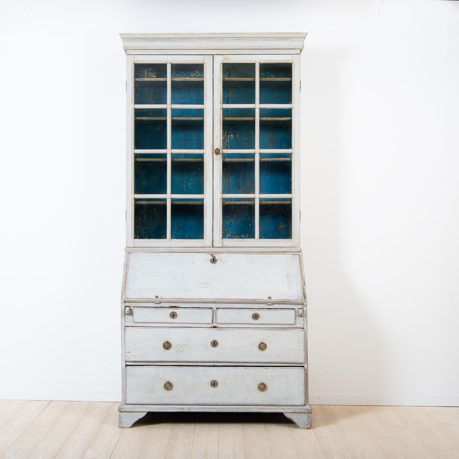 18th Century Swedish Gustavian Glass Top Writers Cabinet In Good Condition In Kramfors, SE