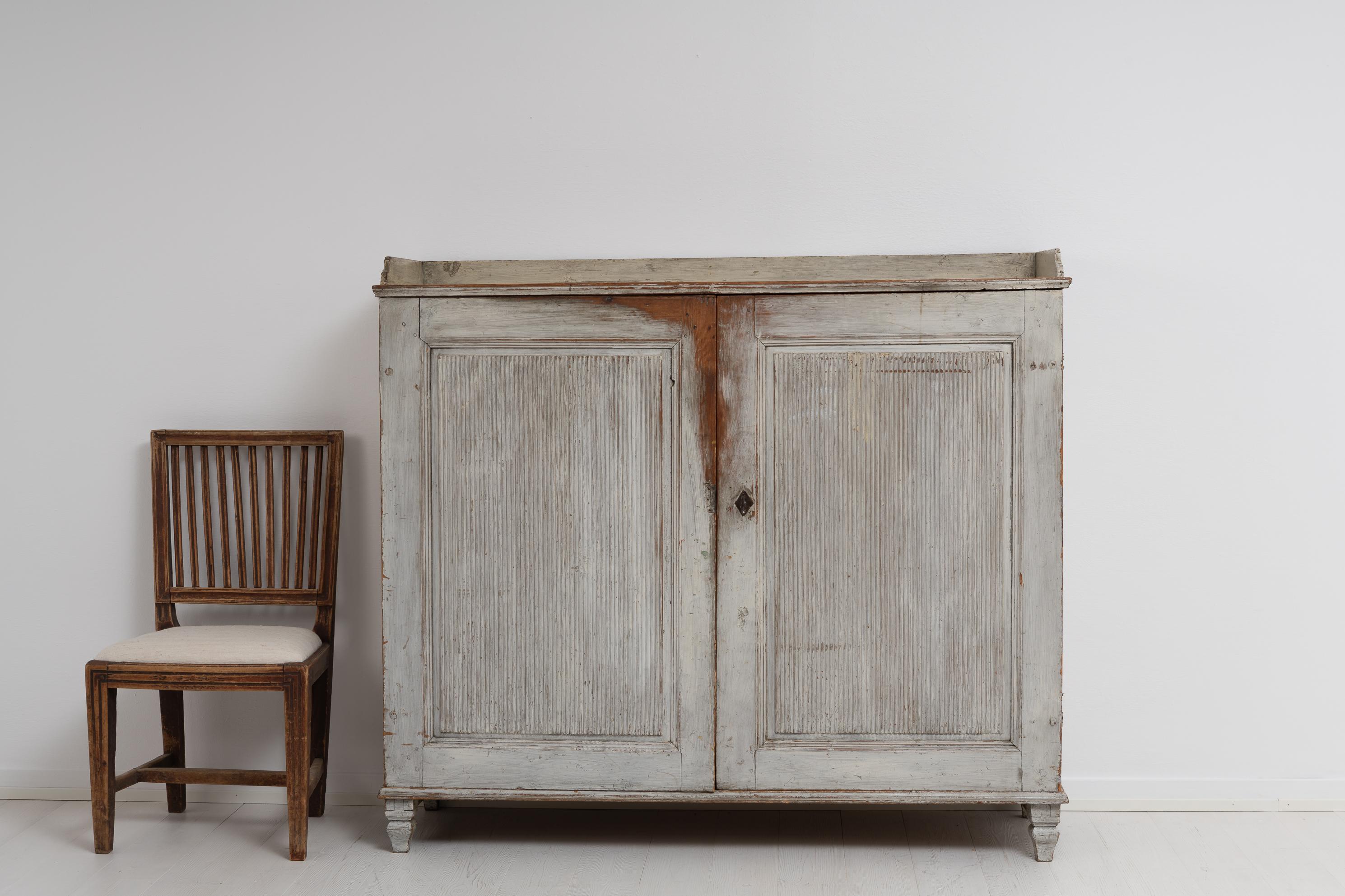 Light grey gustavian neoclassic sideboard from the late 1700s, 1790 to 1800, from Northern Sweden. The sideboard is in the classic model with typical decor and straight shape. The Swedish gustavian period is contemporary to the neoclassic period.