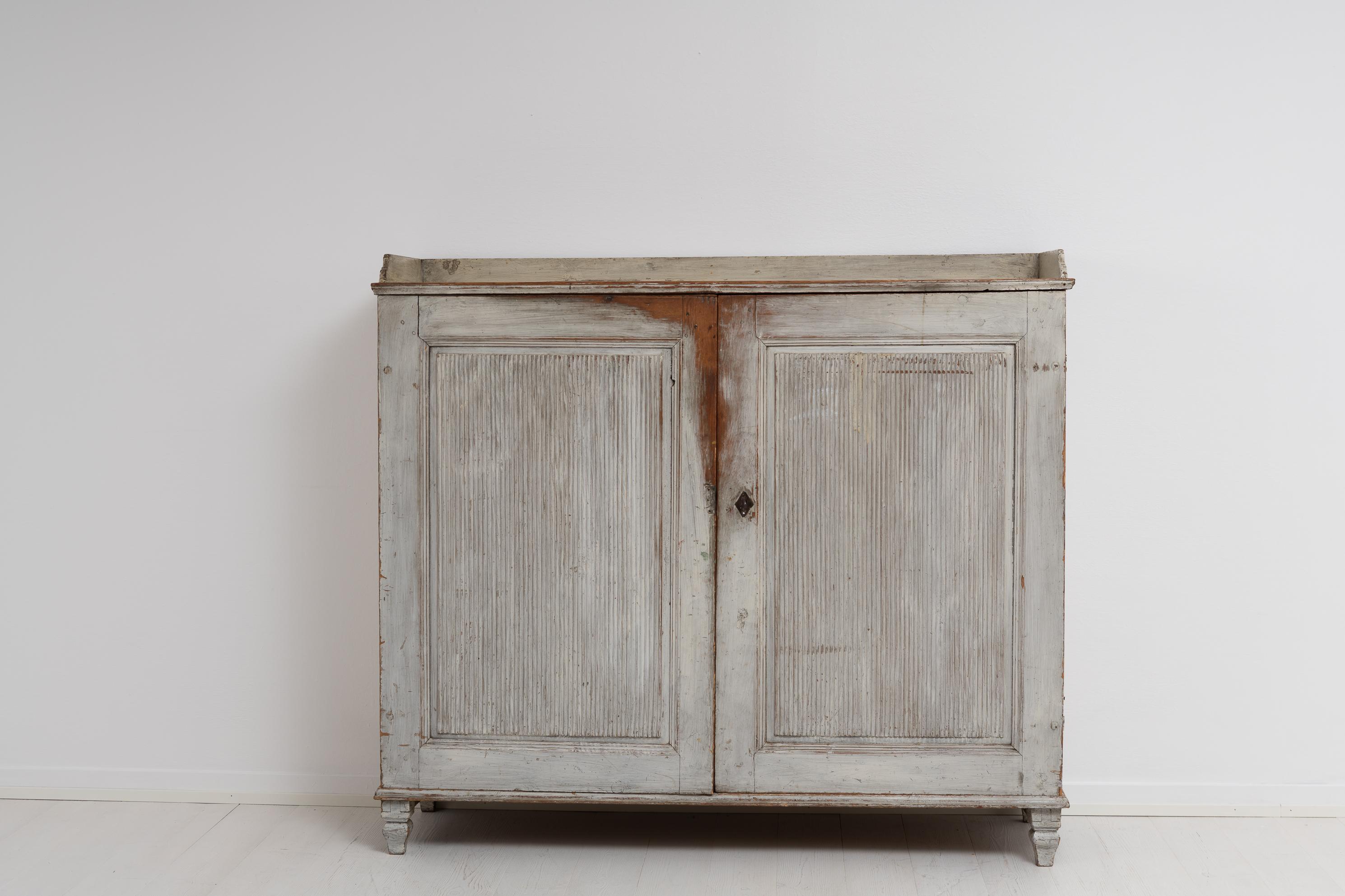 Hand-Crafted 18th Century Swedish Gustavian Neoclassic Light Grey Sideboard For Sale