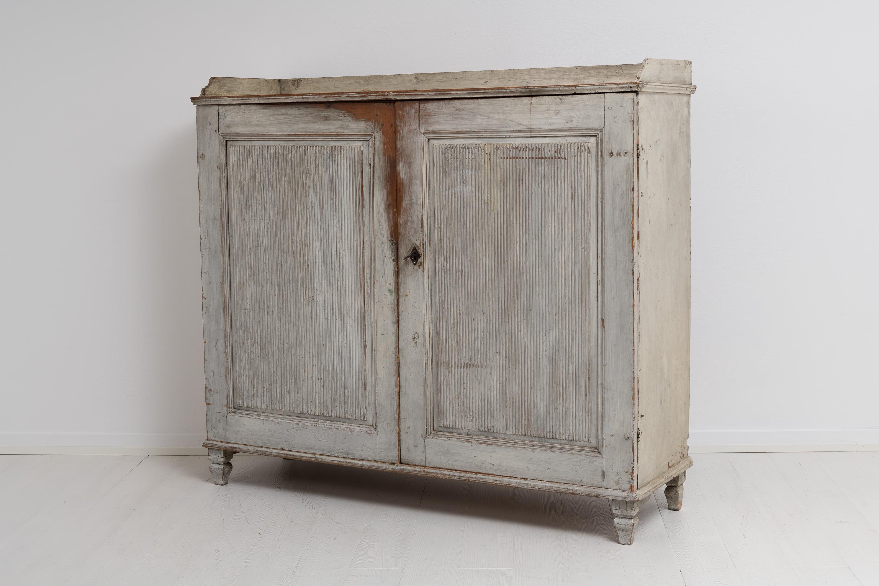 18th Century Swedish Gustavian Neoclassic Light Grey Sideboard For Sale 1