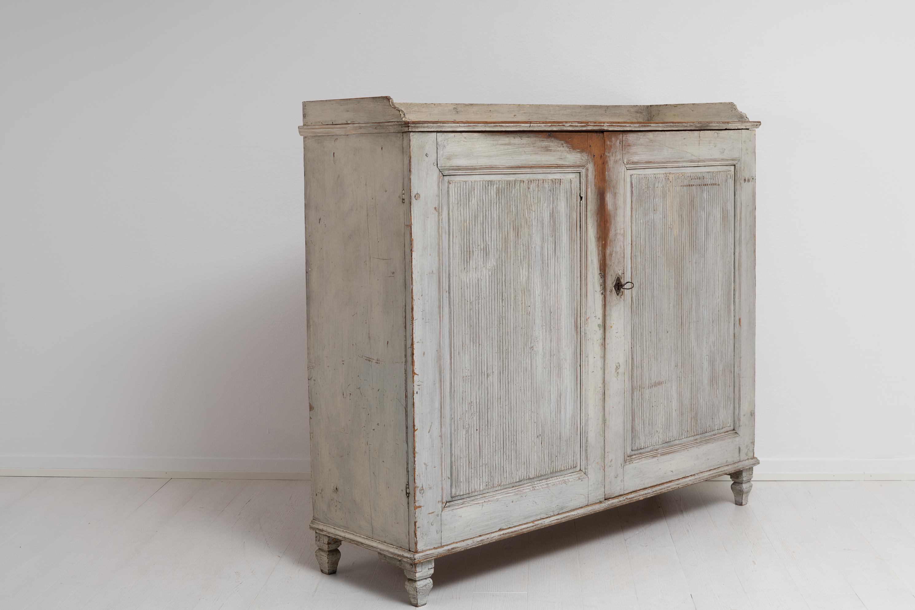 18th Century Swedish Gustavian Neoclassic Light Grey Sideboard For Sale 2