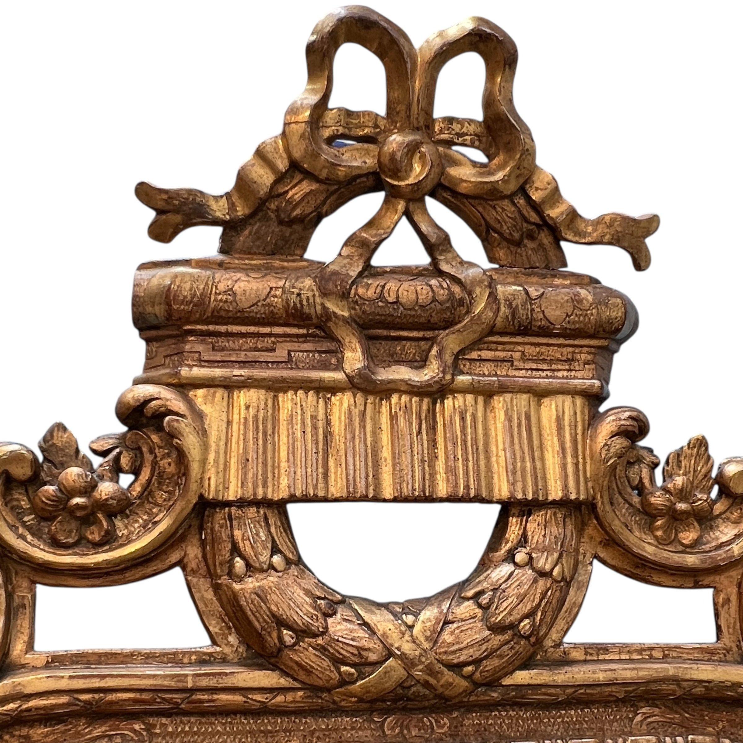 Gustaviano Specchio antico dorato svedese gustaviano del XVIII secolo in vendita
