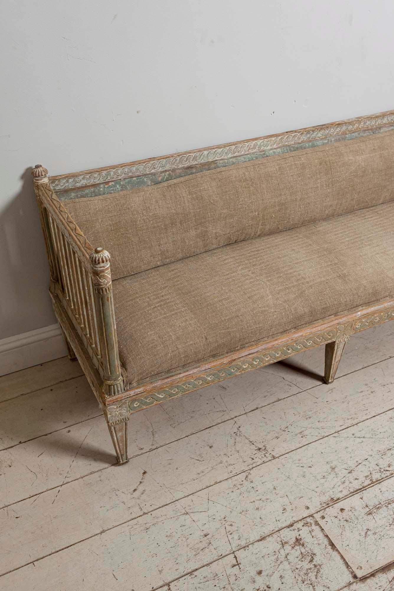 18th Century Swedish Gustavian Painted Carved Detail Slatted Sofa In Good Condition In London, England