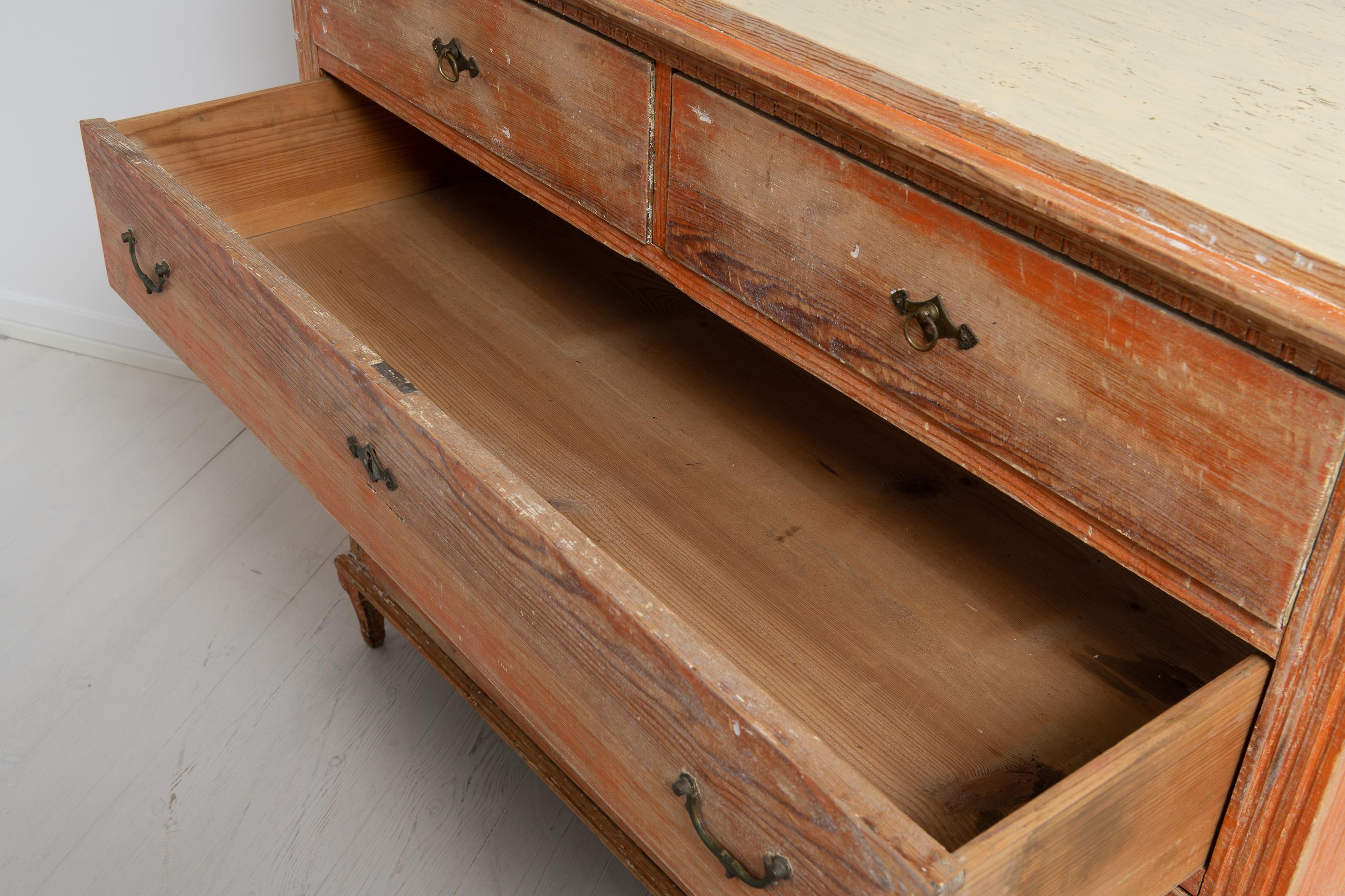 18th Century Swedish Gustavian Painted Chest of Drawers For Sale 5