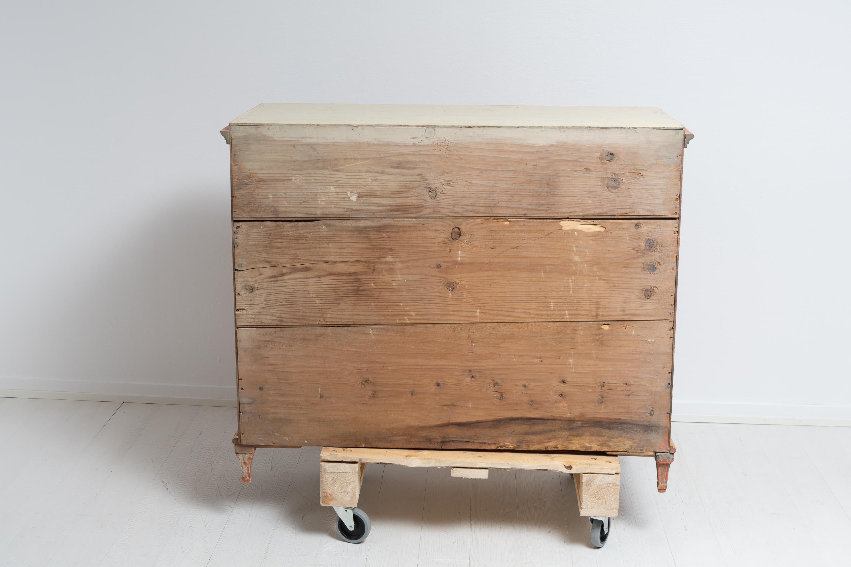 18th Century Swedish Gustavian Painted Chest of Drawers For Sale 7