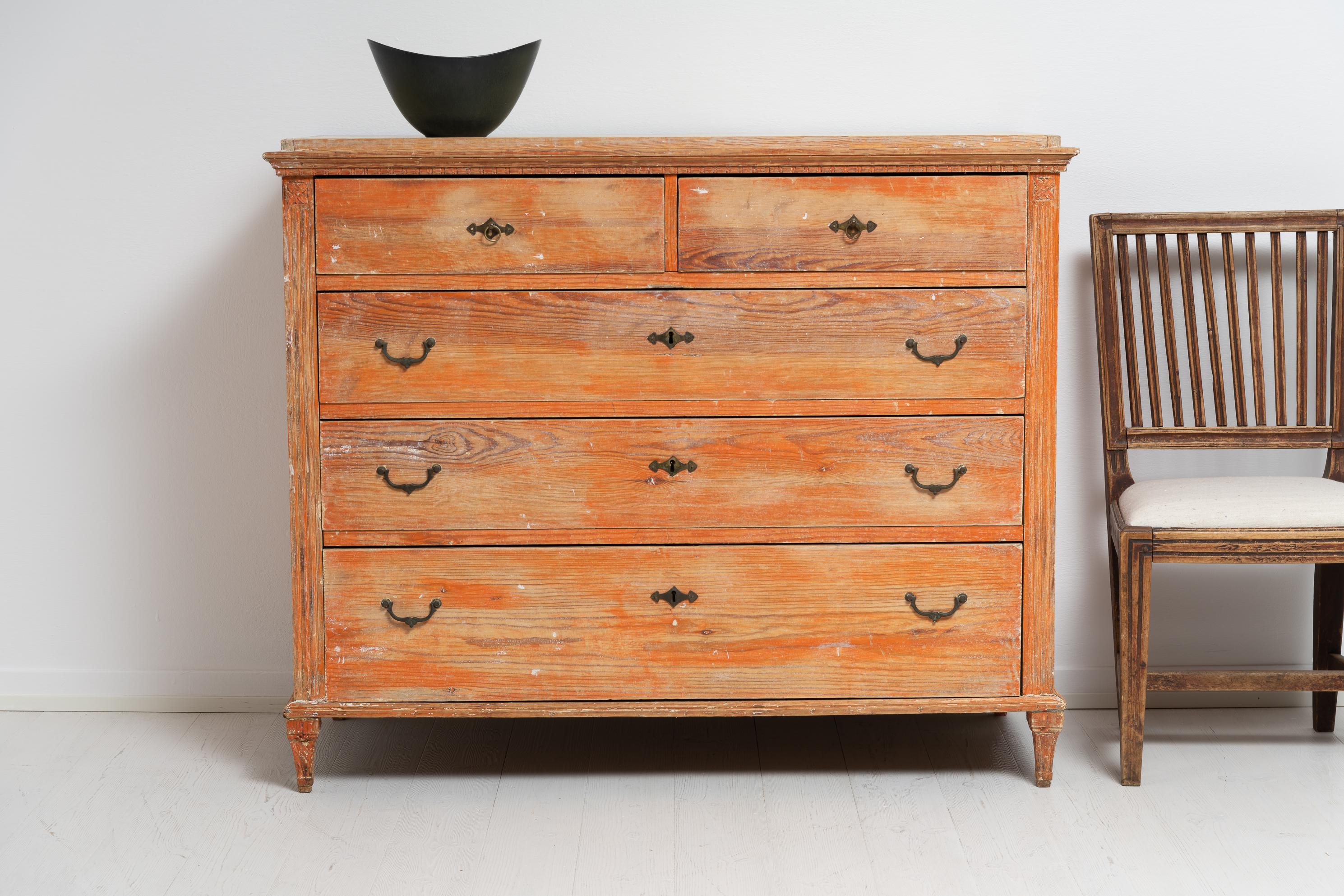 Hand-Crafted 18th Century Swedish Gustavian Painted Chest of Drawers For Sale