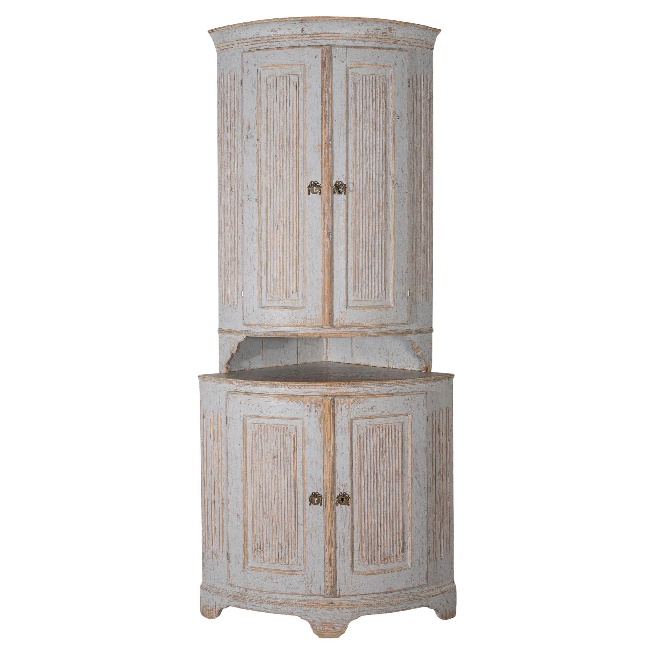 18th Century Swedish Gustavian Painted Corner Cabinet For Sale