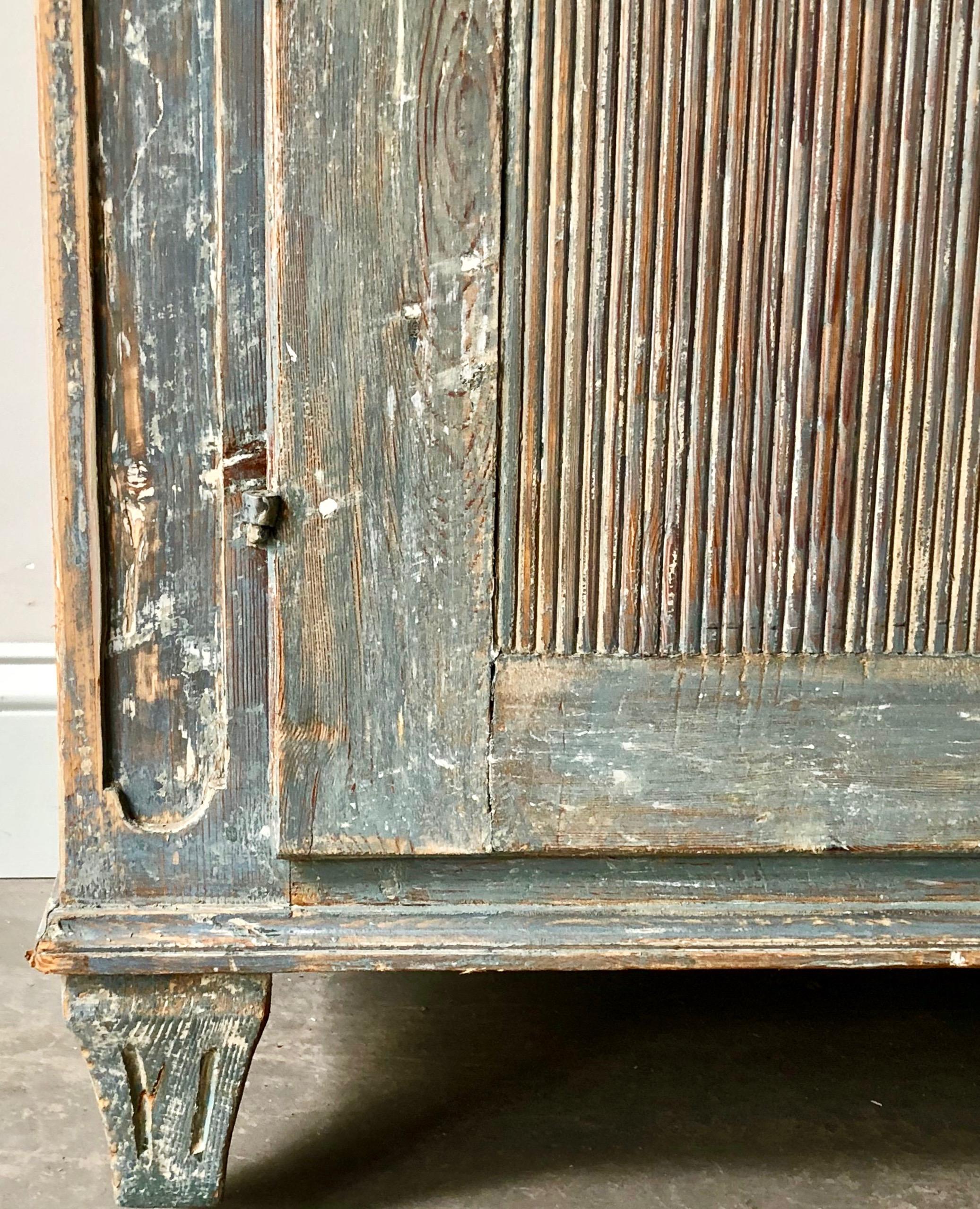 18th Century Swedish Gustavian Painted Cupboard 3