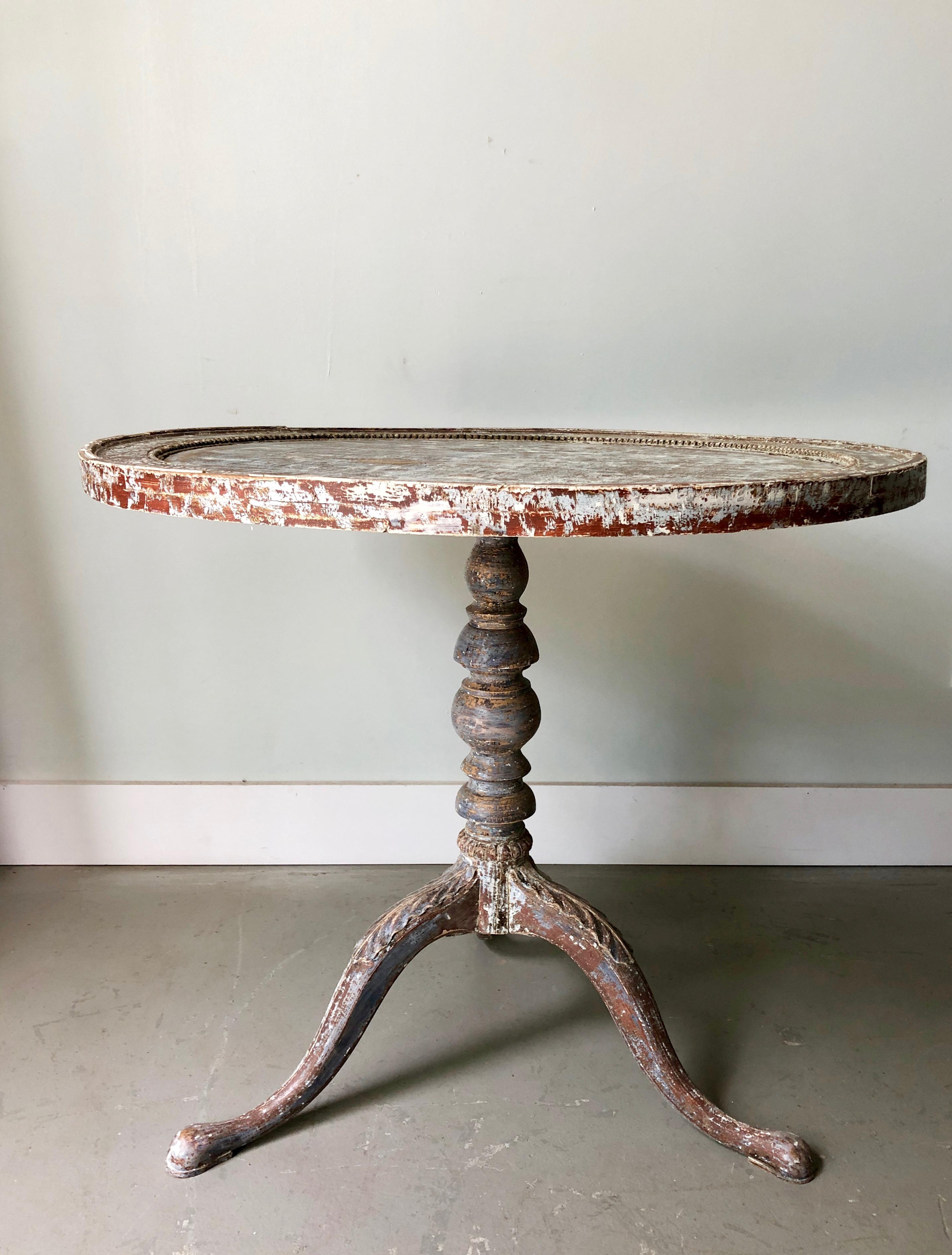 18th century round tray top pedestal table with turned base supported by beautifully carved legs in original color.
Stockholm, Sweden, circa 1710.