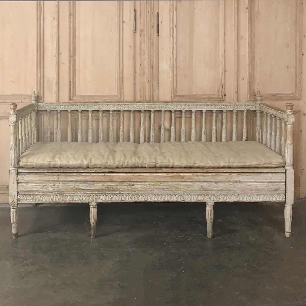 18th Century Swedish Gustavian Period Day Bed, Hall Bench, circa 1790 In Good Condition In Dallas, TX