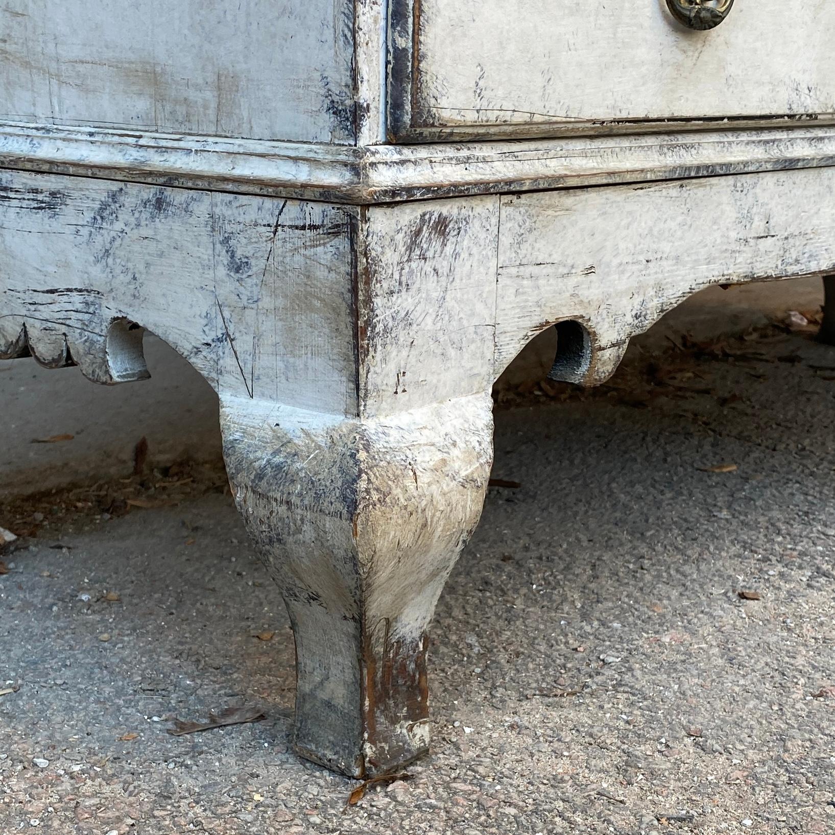 18th Century Swedish Gustavian Period Gray Painted Cabinet For Sale 5