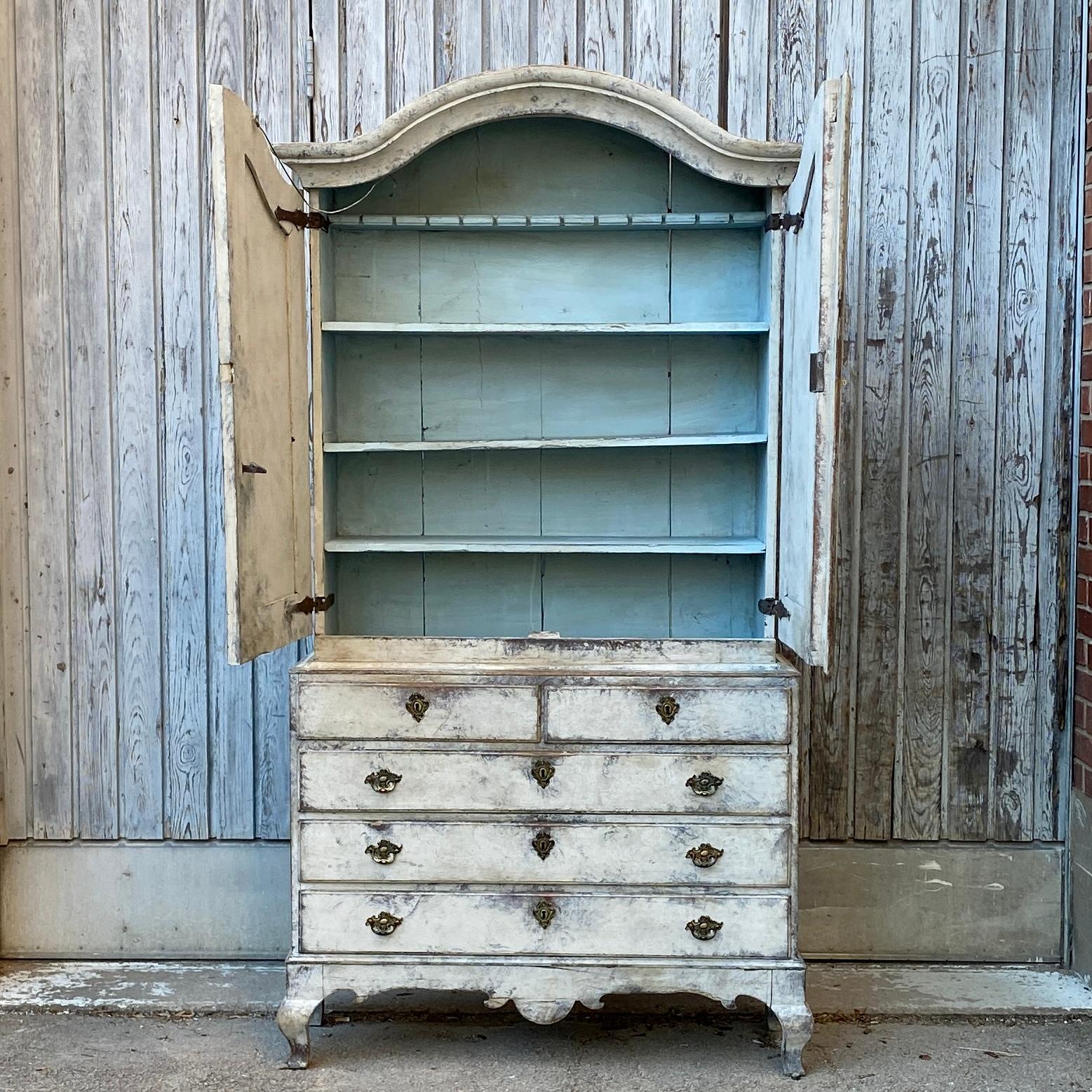18th Century Swedish Gustavian Period Gray Painted Cabinet For Sale 9