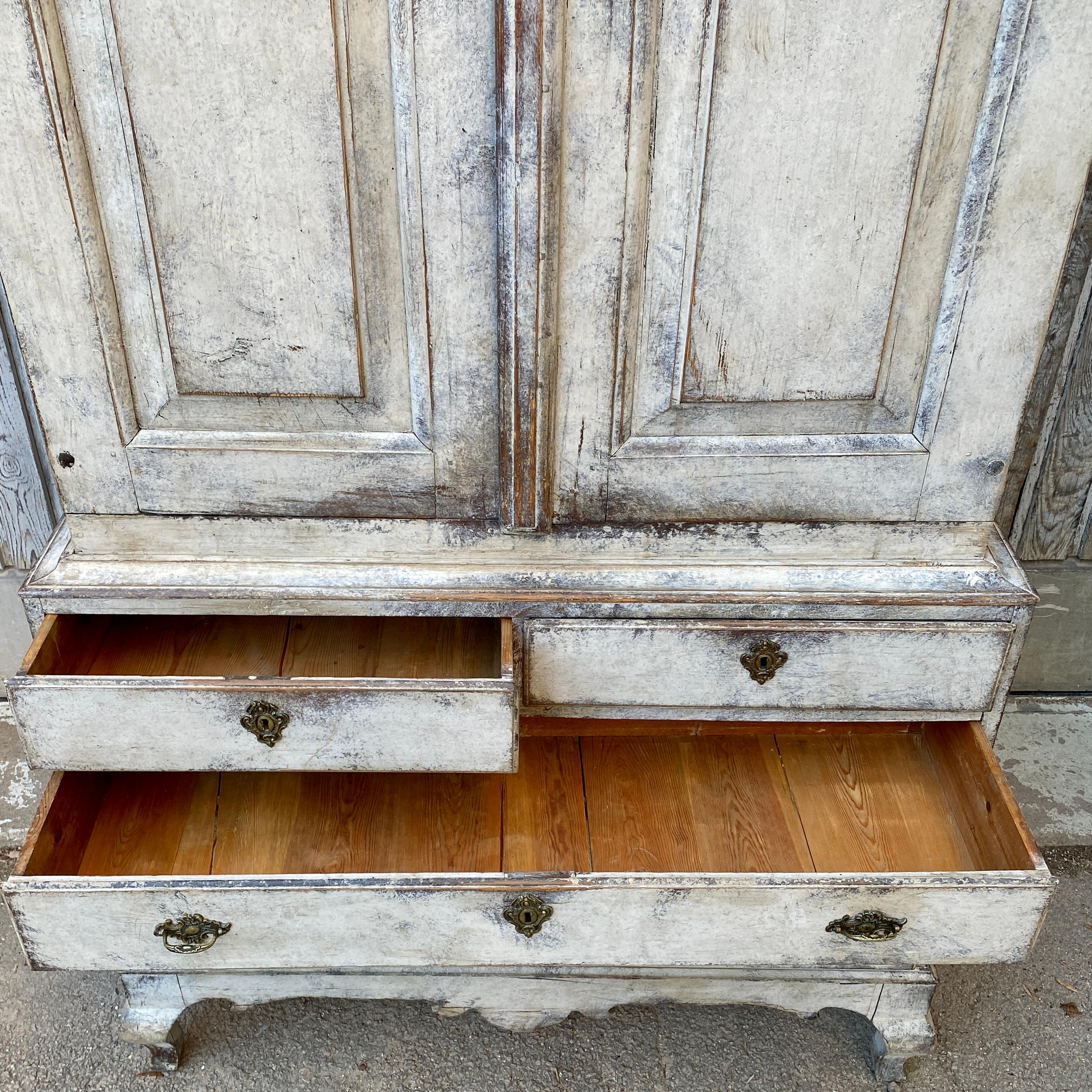 18th Century Swedish Gustavian Period Gray Painted Cabinet For Sale 13