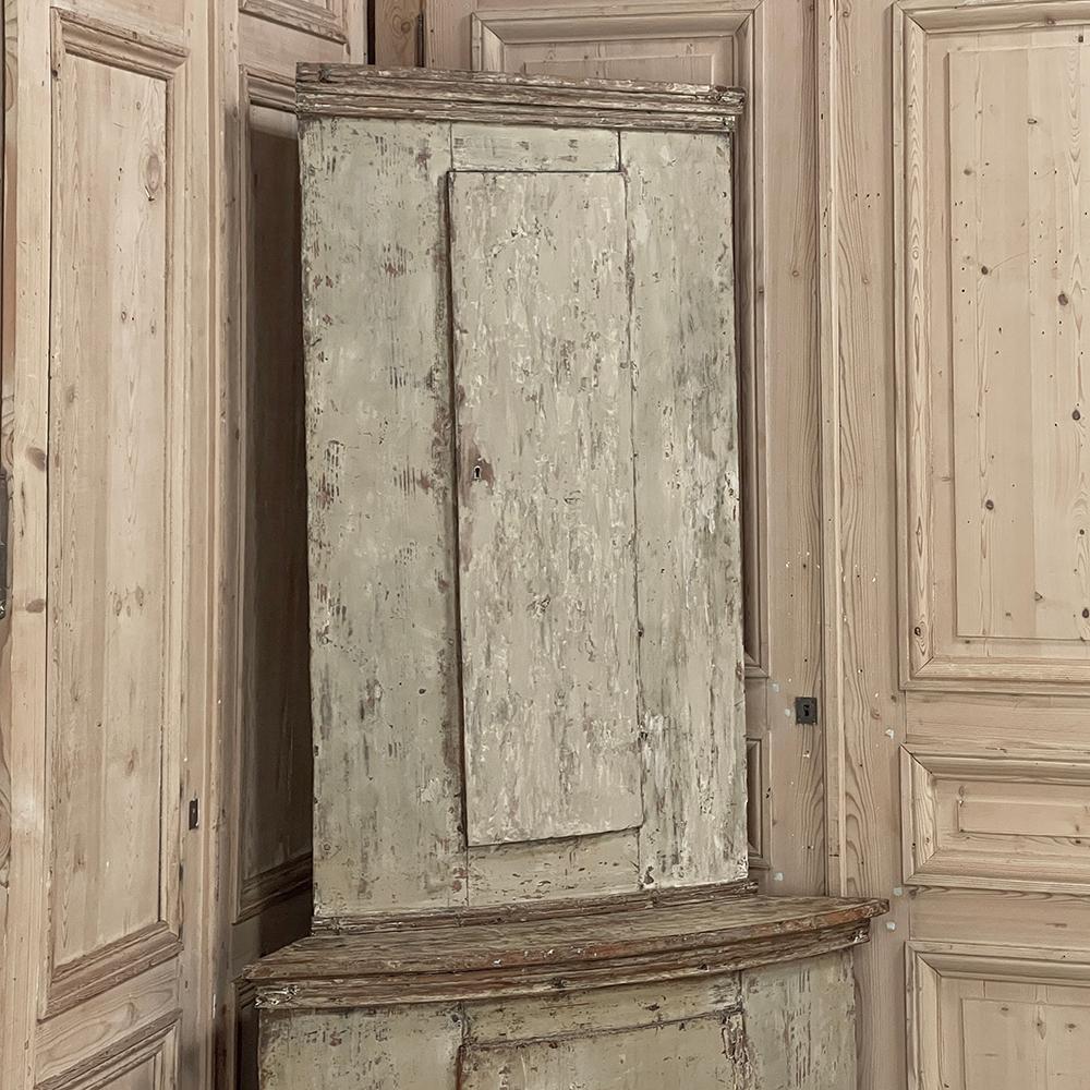 18th Century Swedish Gustavian Period Painted Corner Cabinet For Sale 5