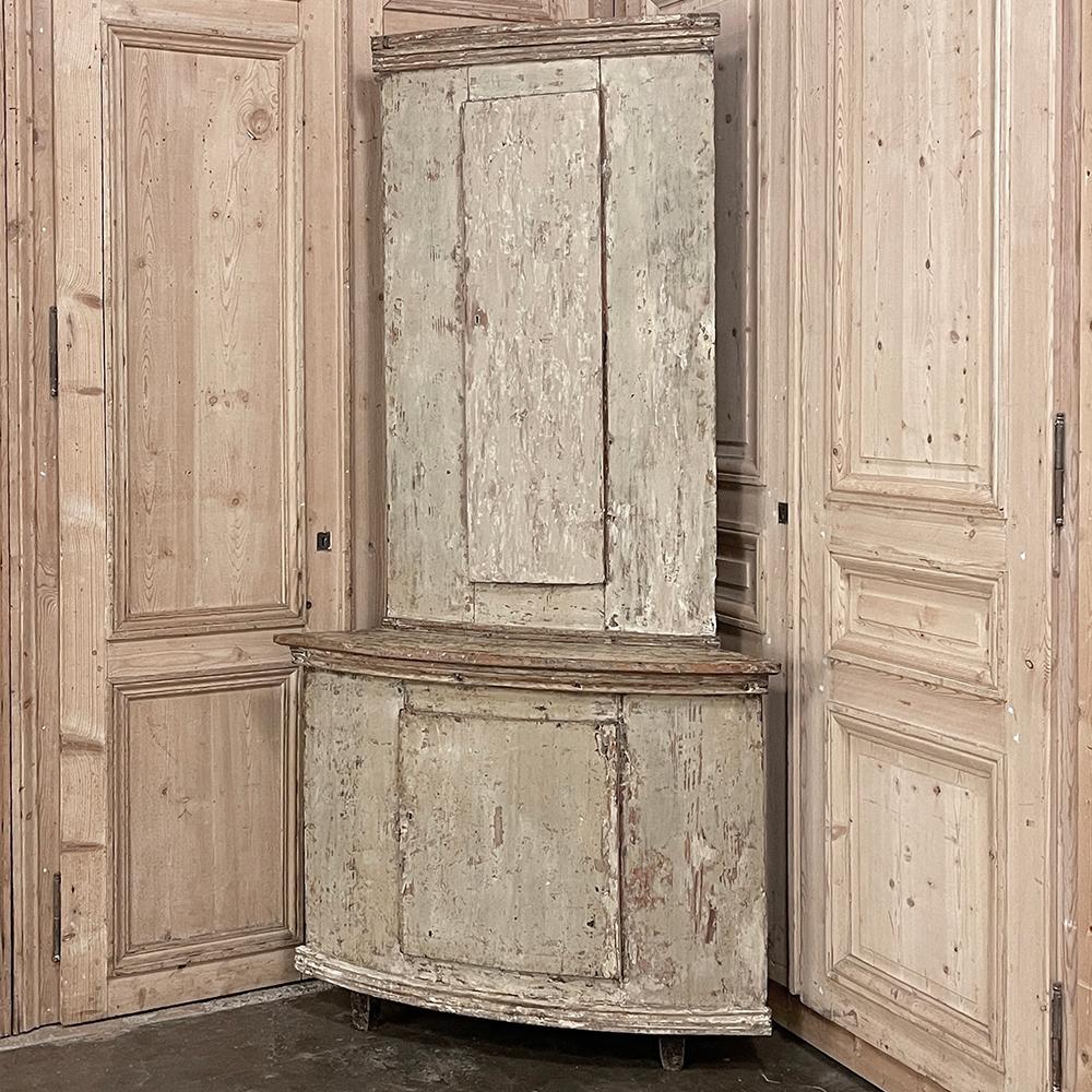 18th Century Swedish Gustavian Period Painted Corner Cabinet In Good Condition For Sale In Dallas, TX