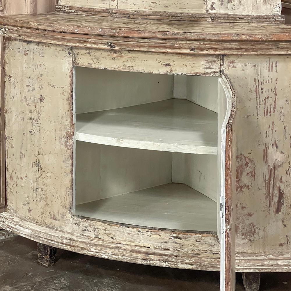 18th Century Swedish Gustavian Period Painted Corner Cabinet For Sale 4