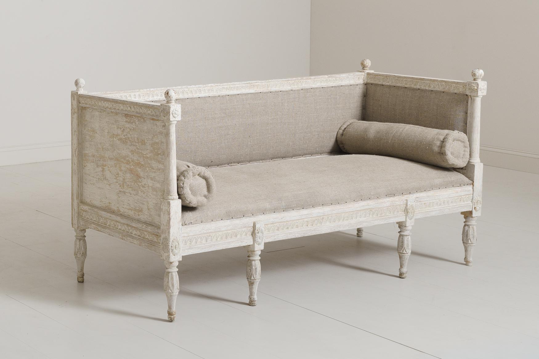 18th Century Swedish Gustavian Period Sofa Bench in Original Paint In Good Condition In Wichita, KS