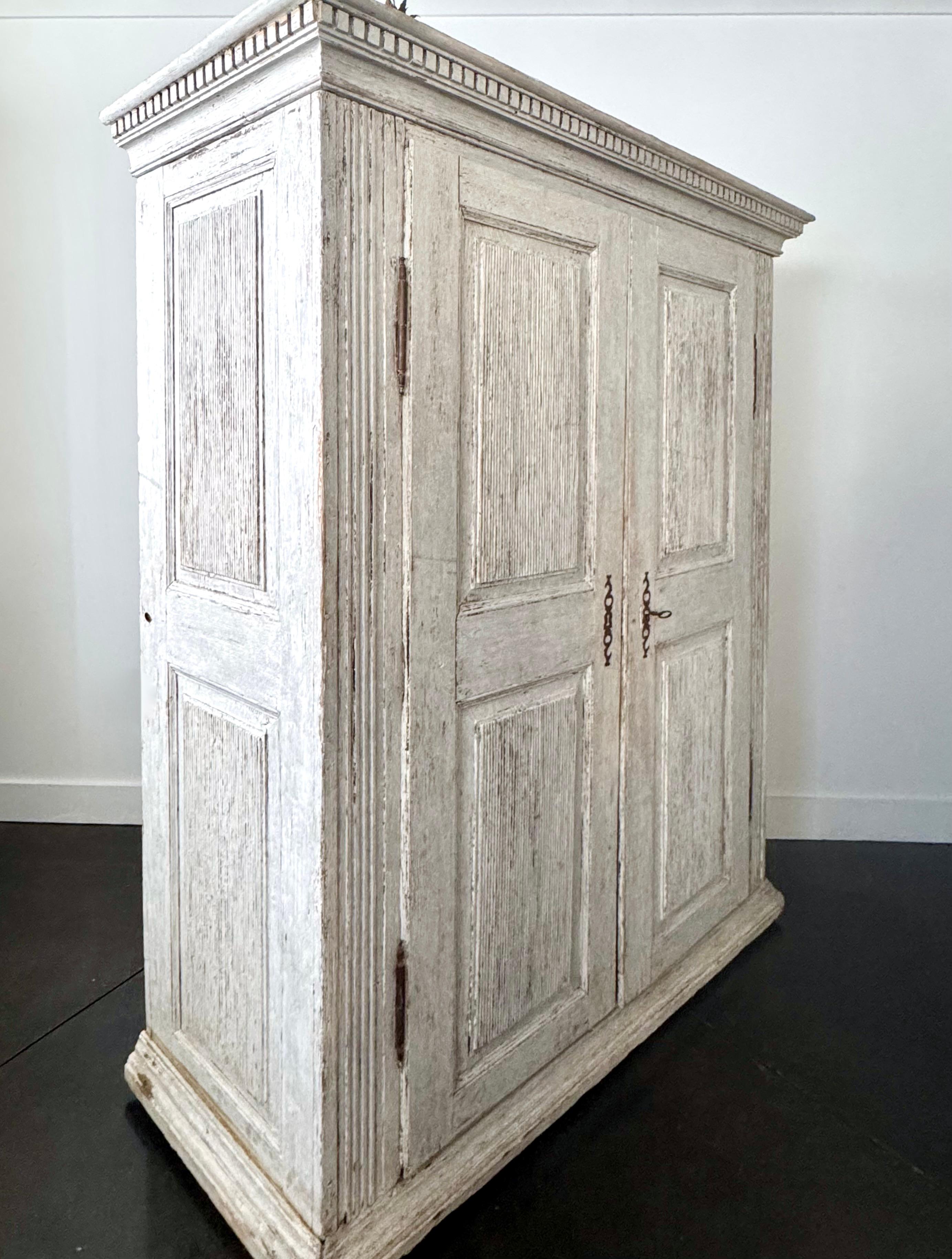 18th Century Swedish Gustavian Period Wardrobe/Armoire In Good Condition In Charleston, SC