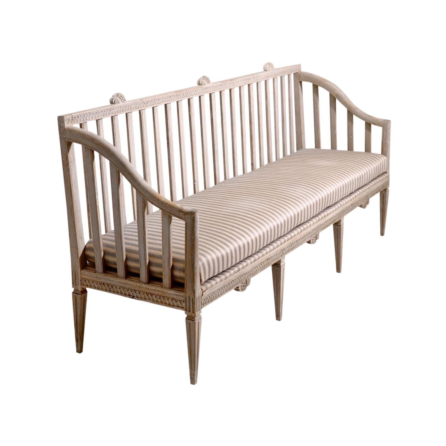 Hand-Carved 18th Century Swedish Gustavian Pine Bench - Antique Daybed Attributed to Lindome For Sale