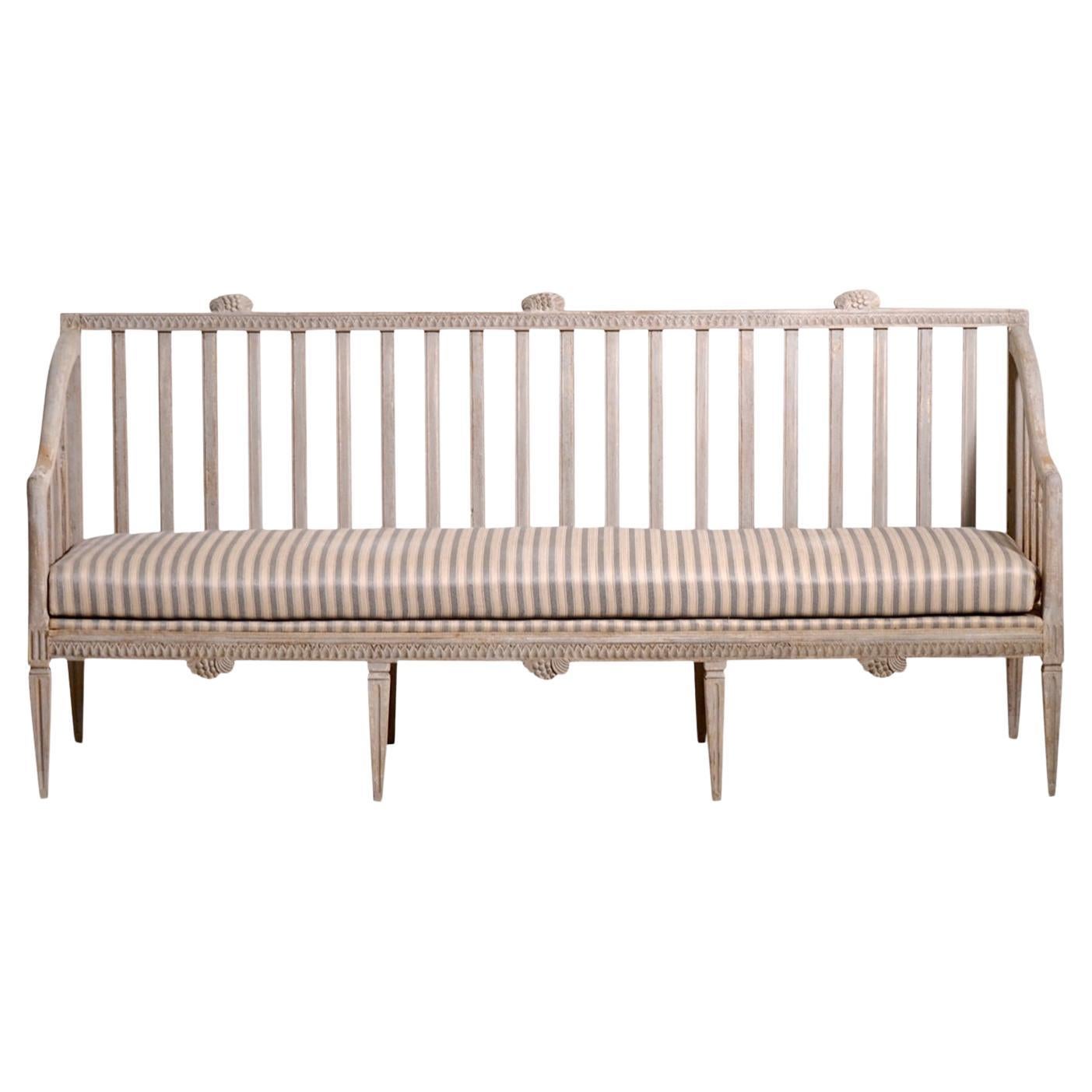 18th Century Swedish Gustavian Pine Bench - Antique Daybed Attributed to Lindome For Sale