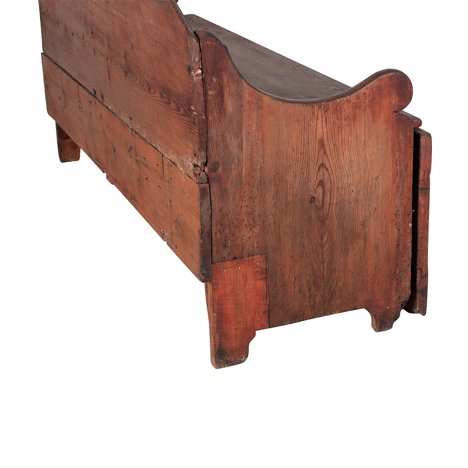 Banc d'entrée gustavien suédois en pin du 18ème siècle - canapé scandinave ancien en bois Bon état - En vente à West Palm Beach, FL