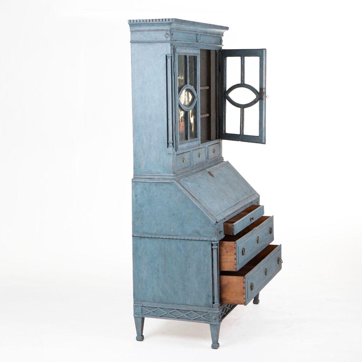 18th Century Swedish Gustavian Secretary in Blue Painted Pine In Good Condition For Sale In Kastrup, DK