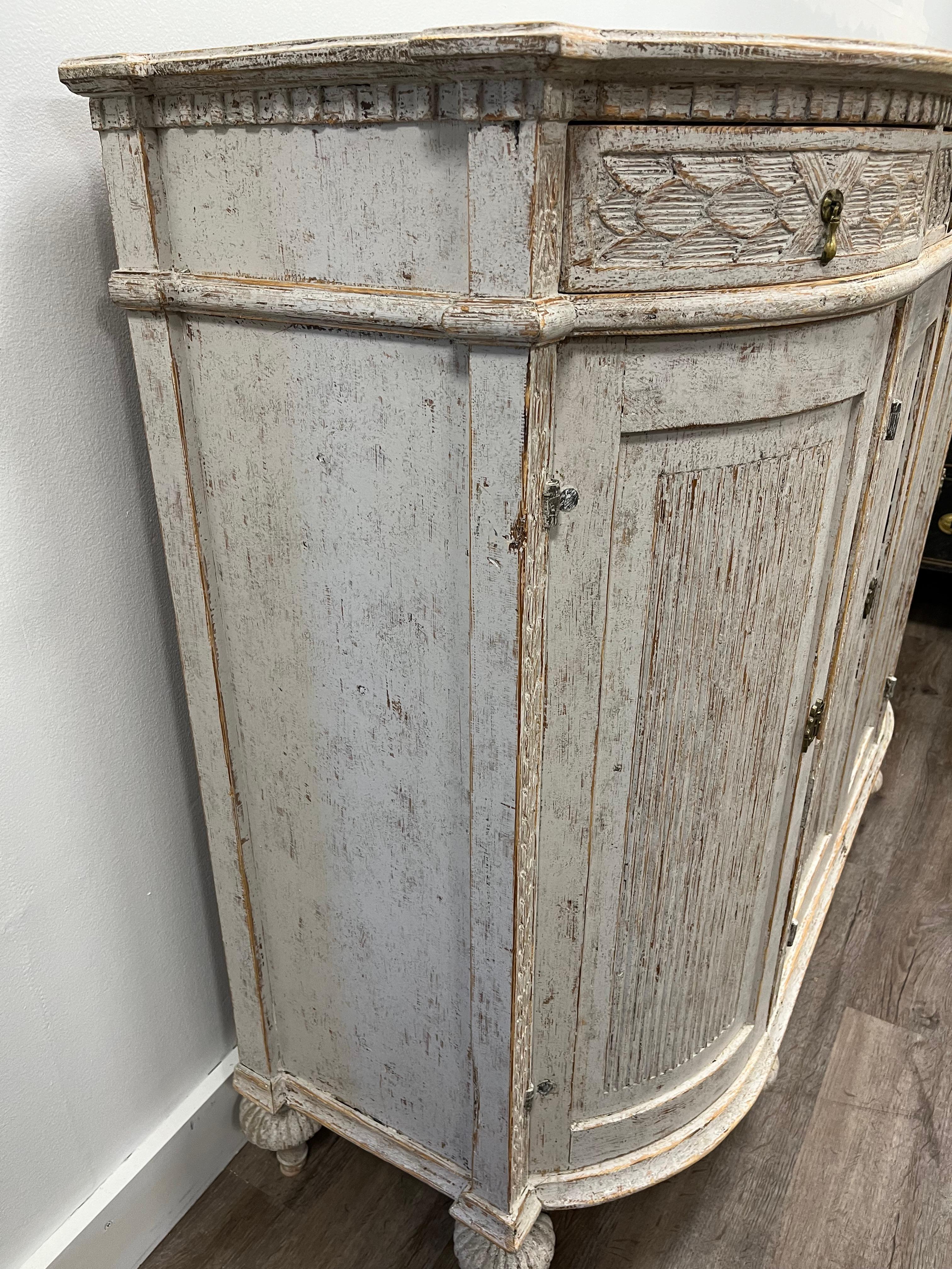 18th Century Swedish Gustavian Sideboard In Good Condition For Sale In Huntington, NY