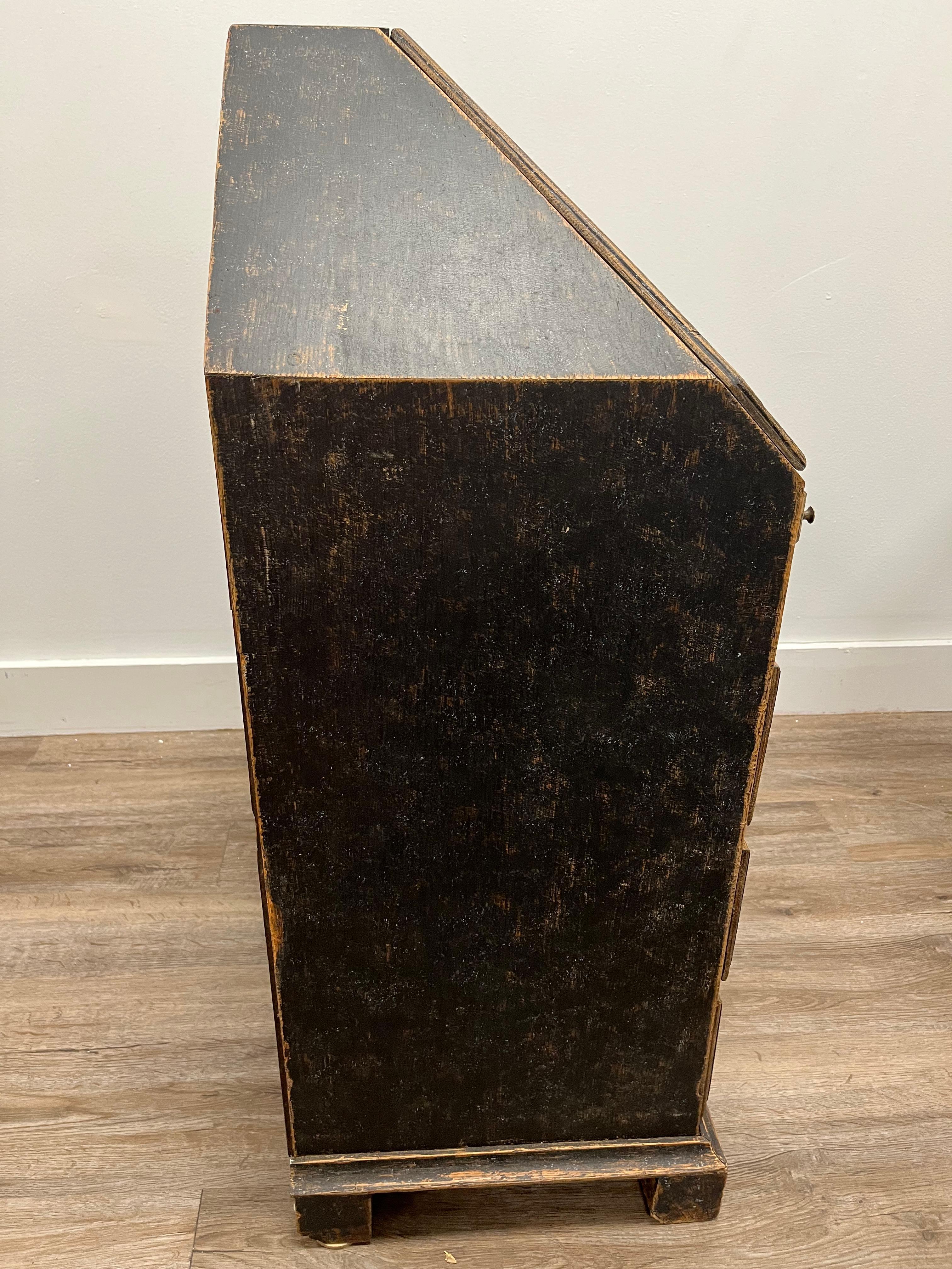 18th Century Swedish Gustavian Slant Front Desk In Good Condition For Sale In Huntington, NY