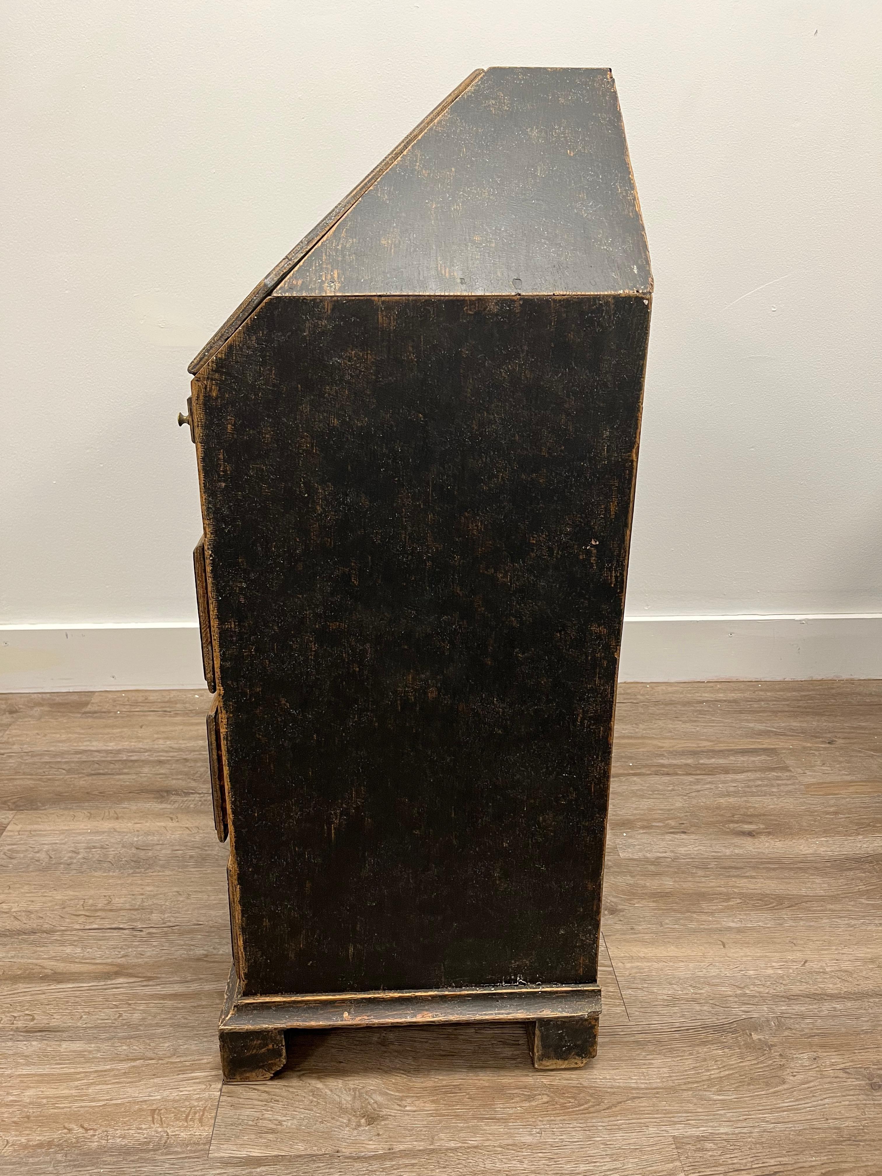 18th Century Swedish Gustavian Slant Front Desk For Sale 1