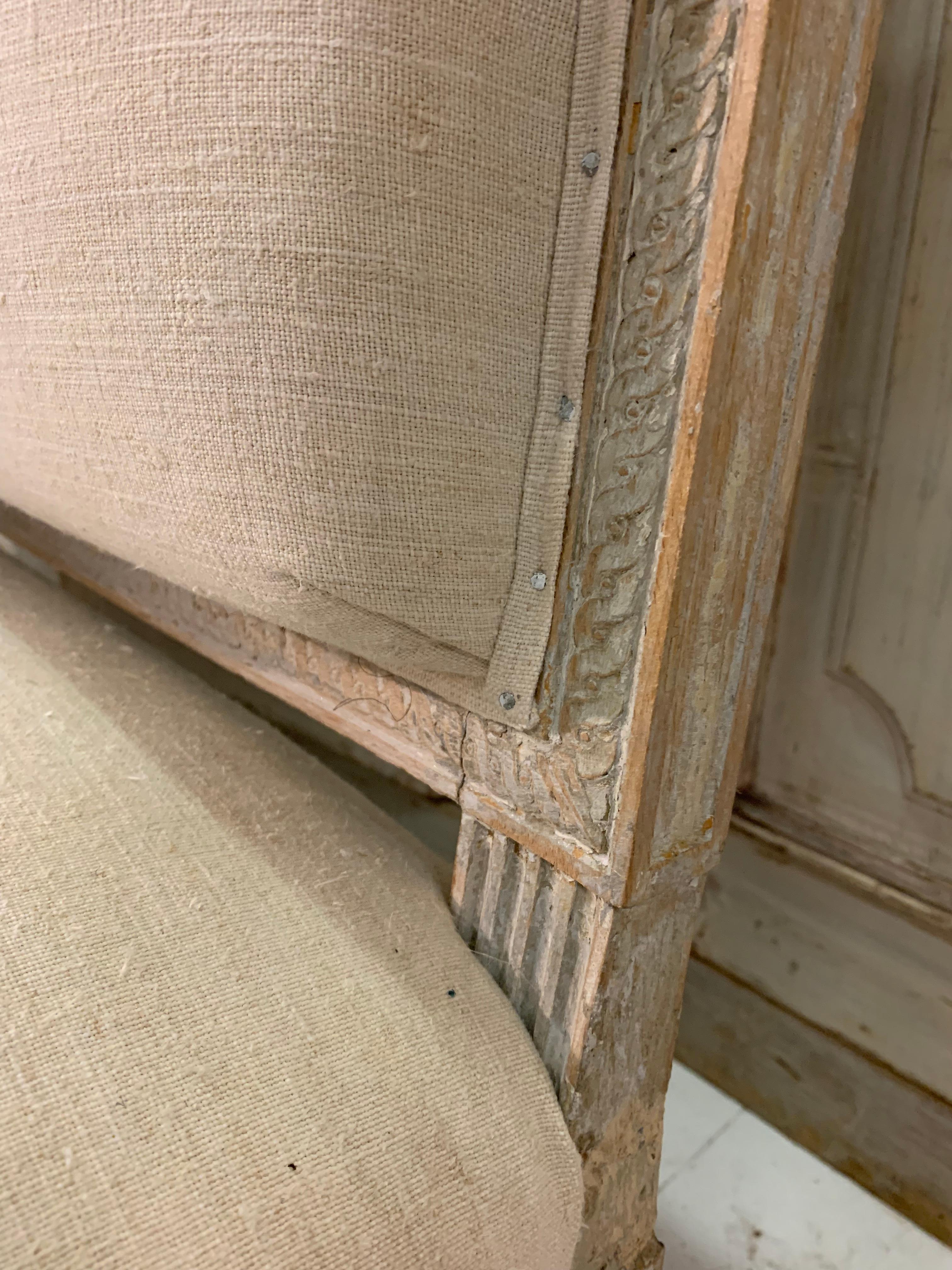 Lovely Swedish circa 18th century hand-scraped to the original paint upholstered Gustavian sofa.
The decoration to the wood is classical and it's been reupholstered in a neutral vintage French linen which compliments the sofa well.

A comfortable
