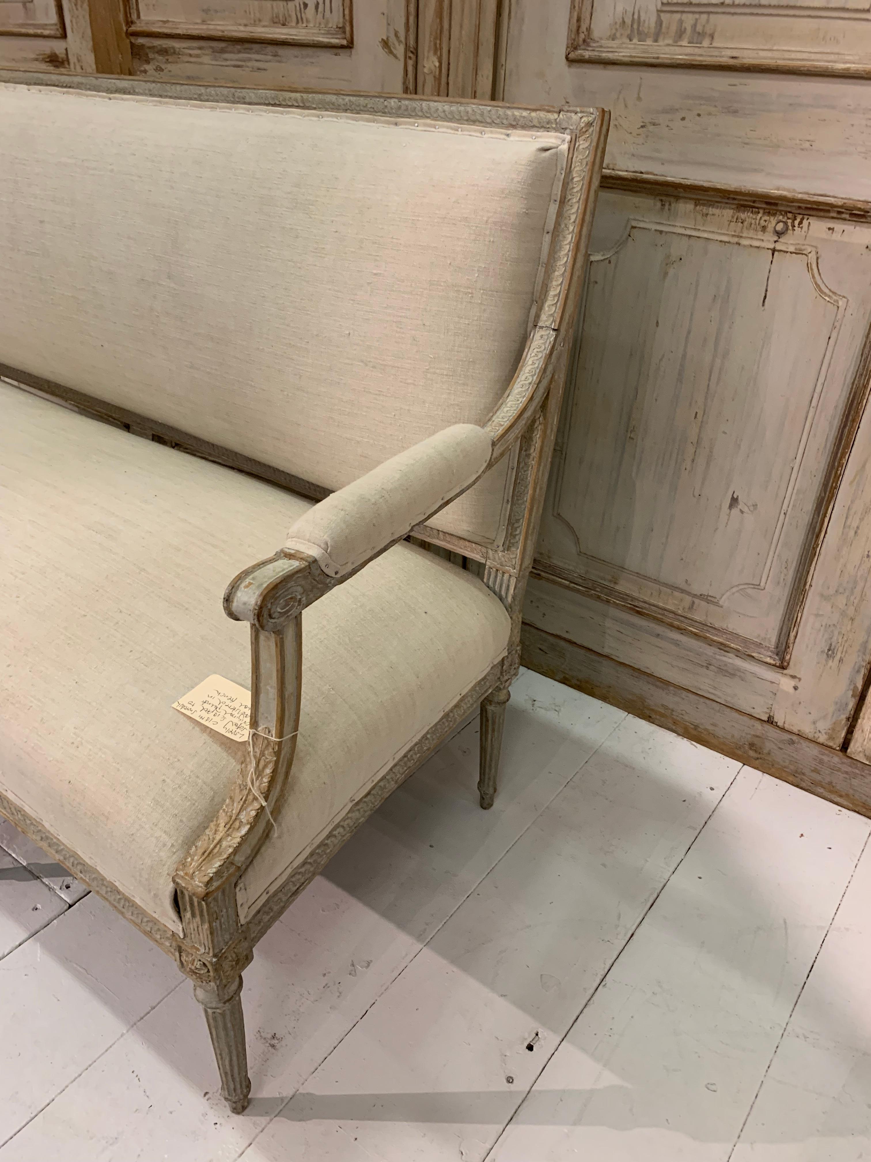 18th Century Swedish Gustavian Sofa Original Paint in Vintage French Linen In Good Condition For Sale In London, GB