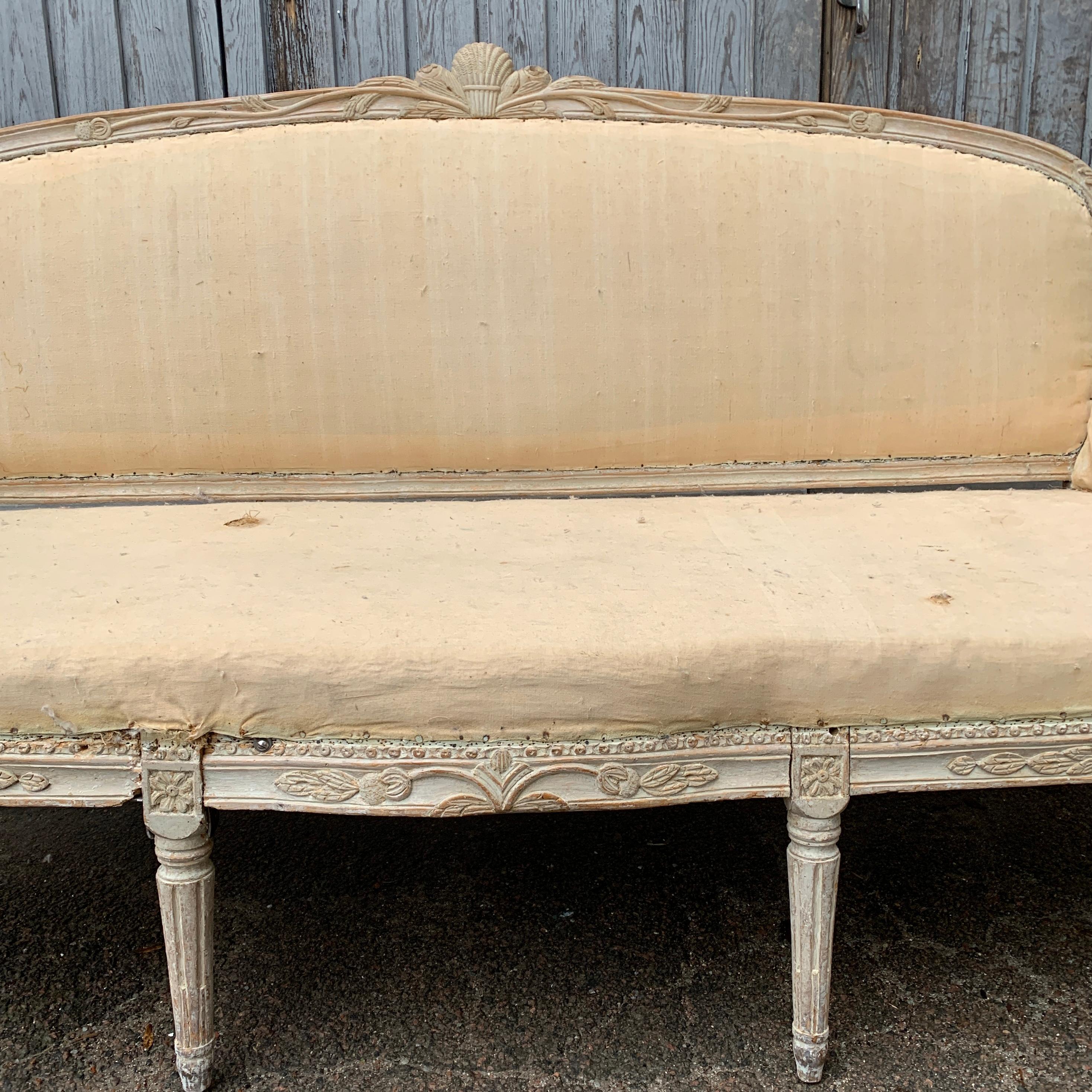 18th Century Swedish Gustavian Sofa with Original Paint 9