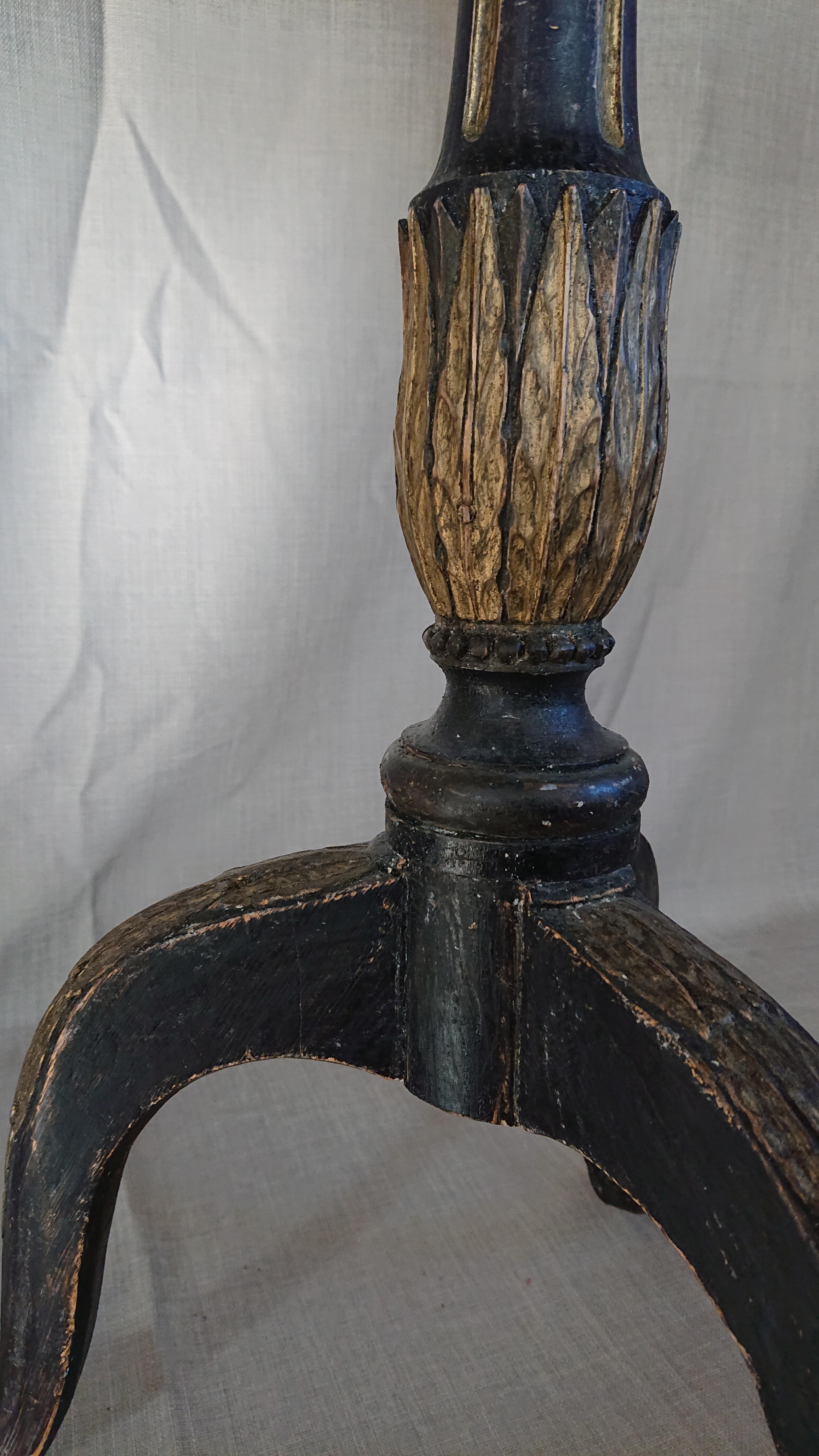 18th Century Swedish Gustavian Tilt Top Table with Original Paint For Sale 9