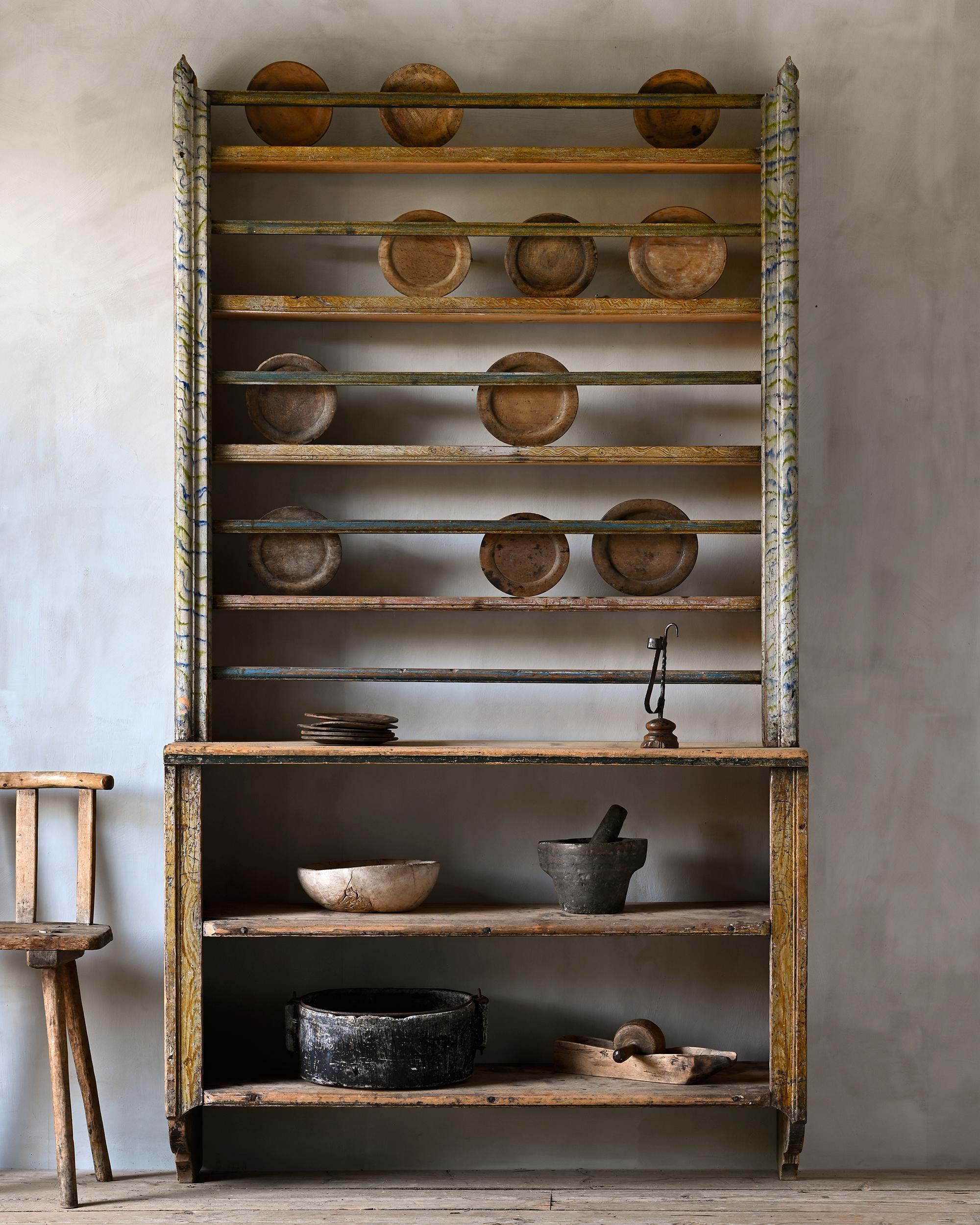 Fantastic and rare 18th century provincial floor standing wall plate rack with shelves from the Gustavian period in its original condition with great patination and color, circa 1790, Sweden. 

