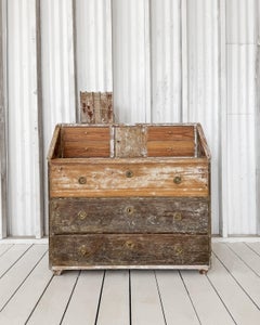 Bureau suédois gustavien du 18e siècle en pin gratté à sec