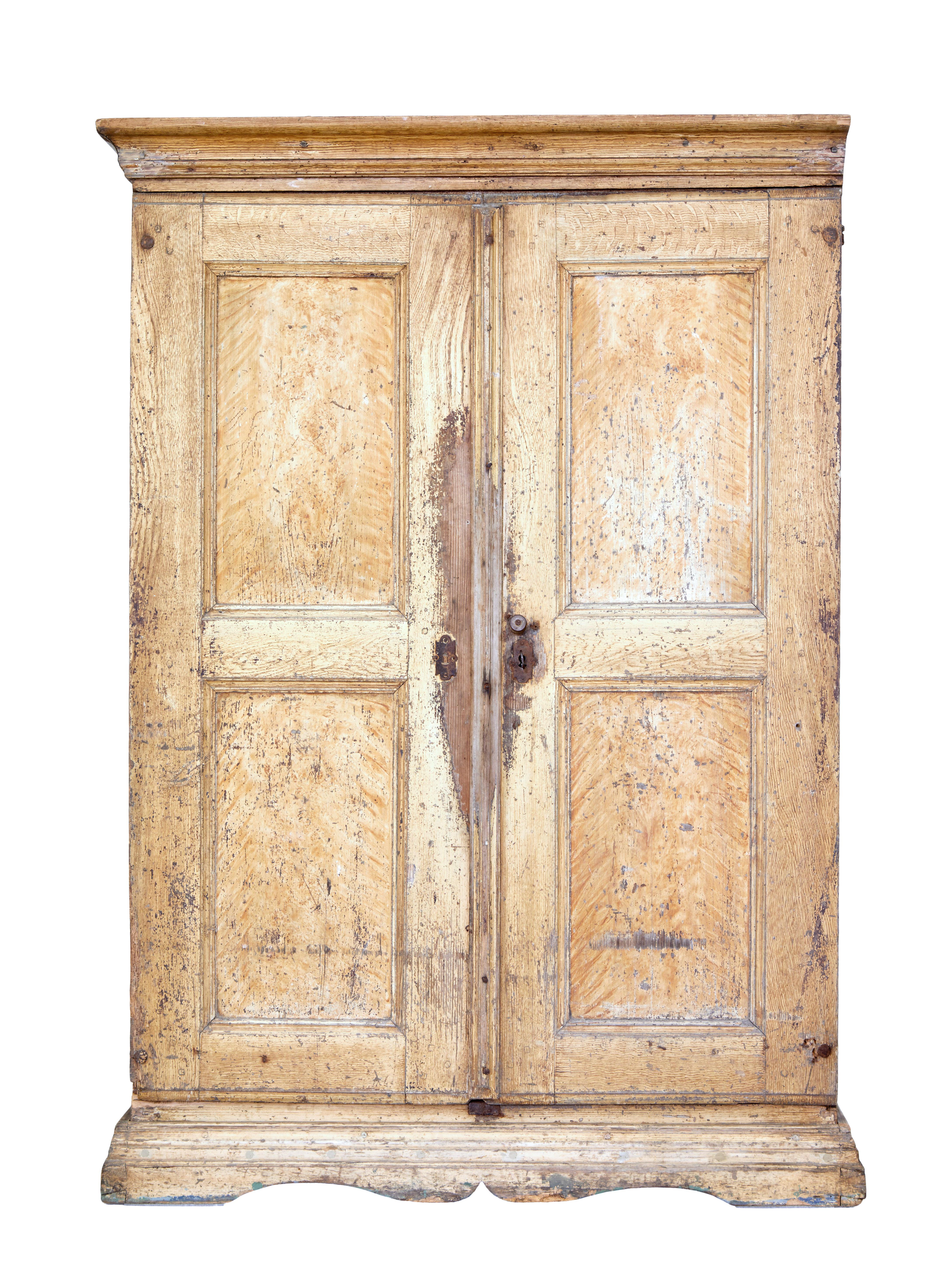 18th century Swedish hand painted pine cupboard, circa 1790.

Here we have a fine piece of rustic Swedish furniture offering a large amount of storage for the home. Hand painted in a yellow with a light brown rag work finish.

Double door