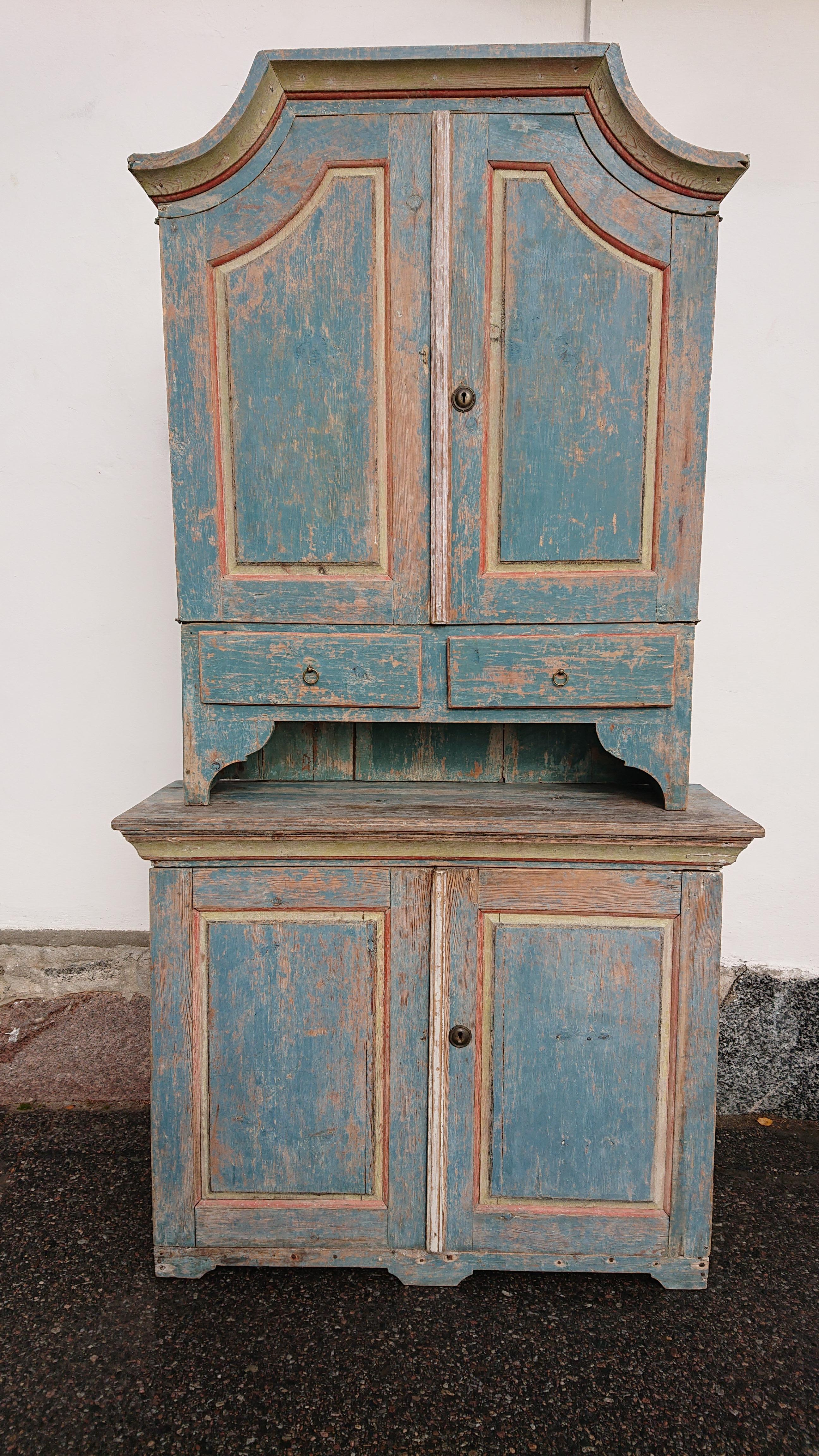 18th century Swedish late Baroque cabinet with original paint from Gumbodahed Skelleftea, Northern Sweden.
A magnificent late Baroque cabinet that is divisible into 2 parts.
Scraped by hand to its original paint .
So genuine with nice colors &