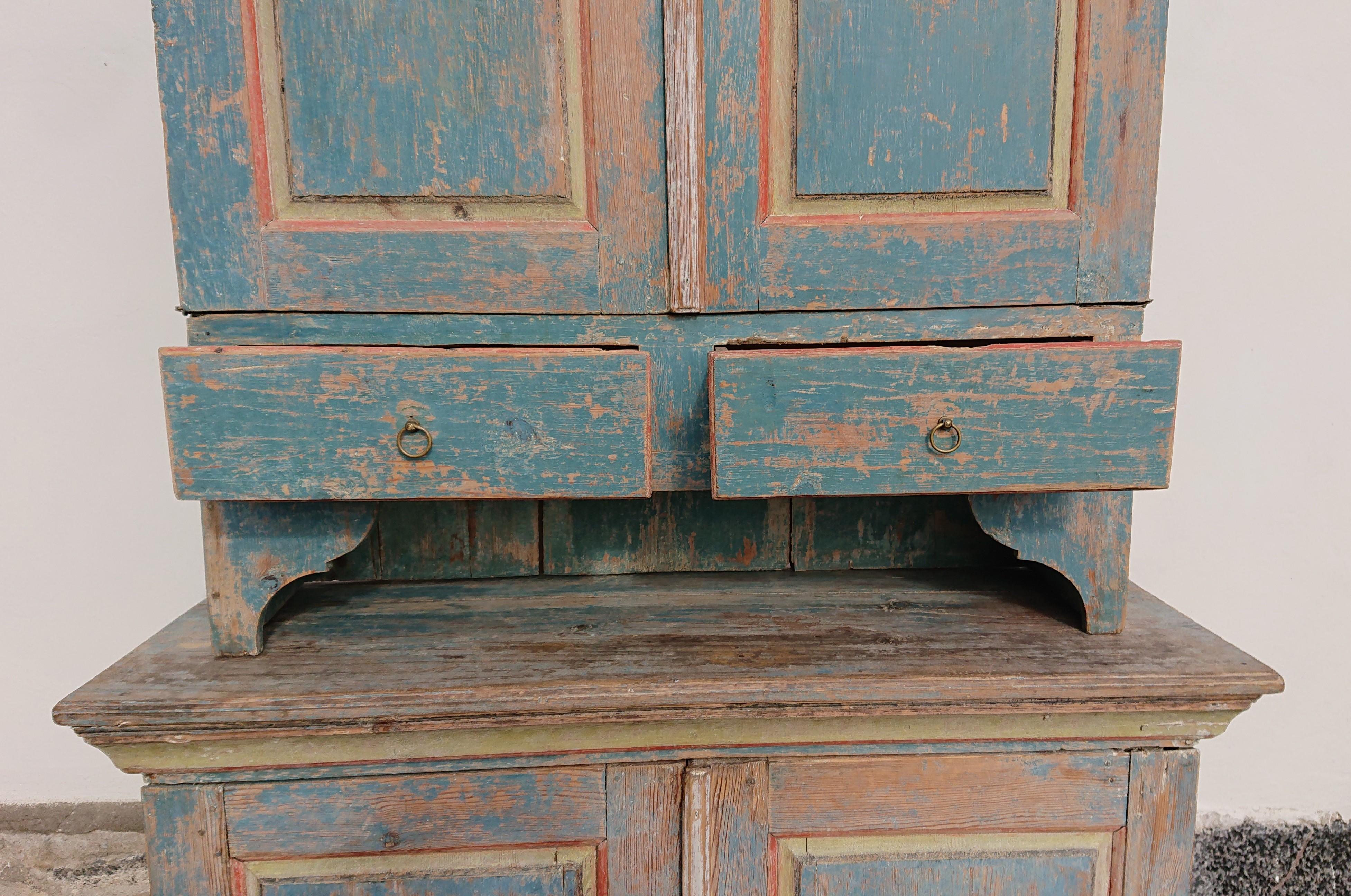 18th Century Swedish Late Baroque Cabinet with Original Paint Northern Sweden In Good Condition For Sale In Boden, SE