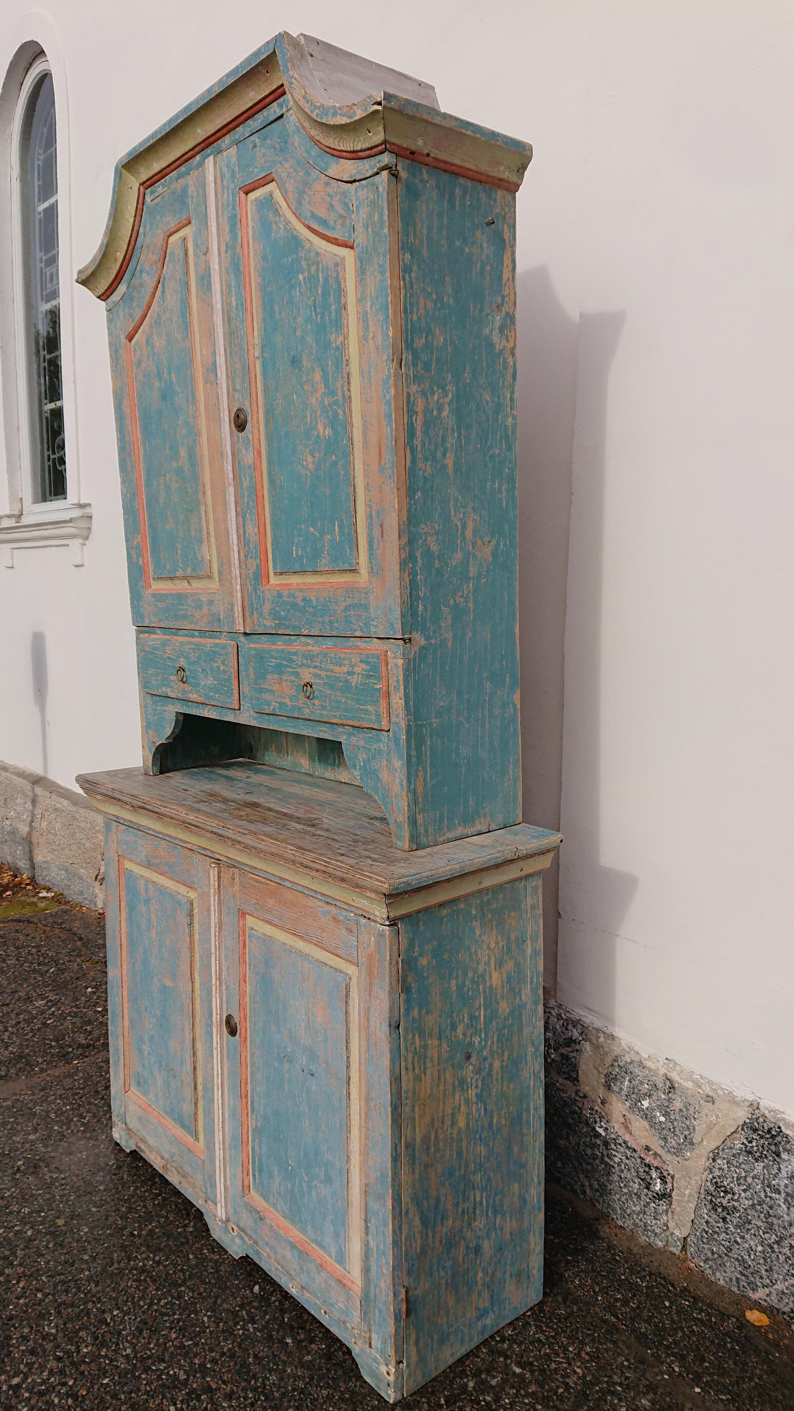 18th Century Swedish Late Baroque Cabinet with Original Paint Northern Sweden For Sale 1