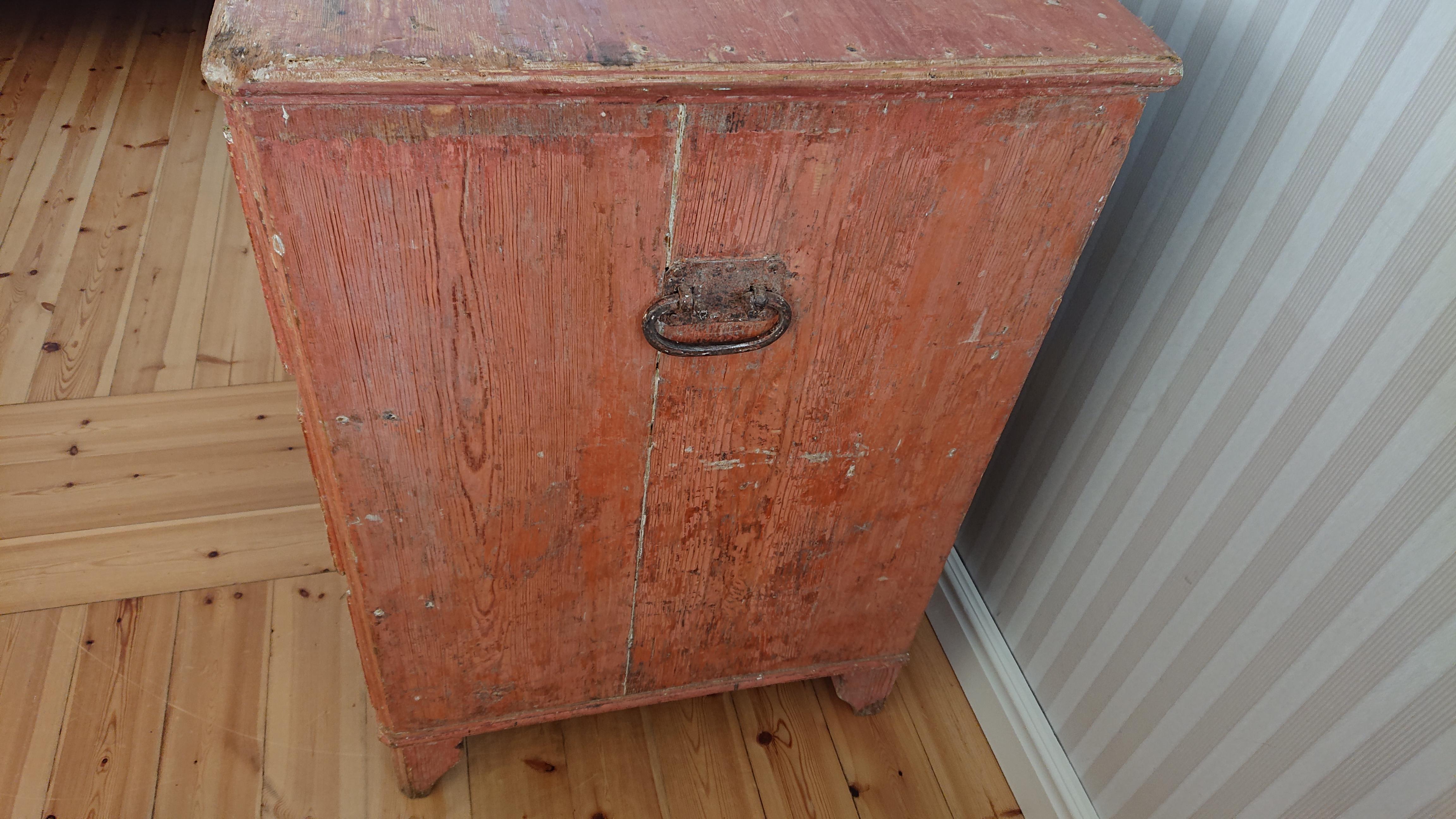 18th Century Swedish Late Baroque Chest of Drawers with Originalpaint For Sale 5