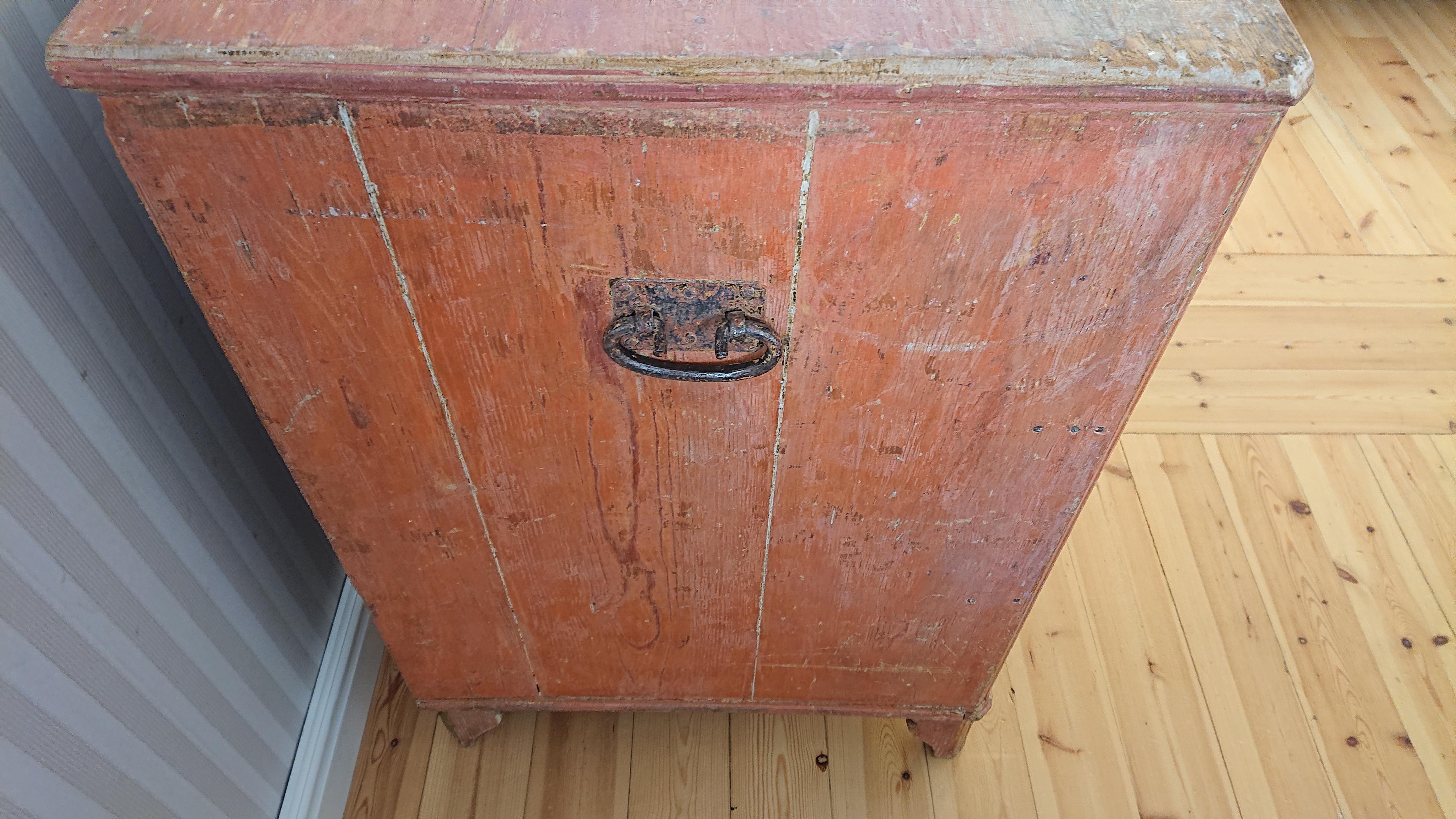 18th Century Swedish Late Baroque Chest of Drawers with Originalpaint For Sale 6