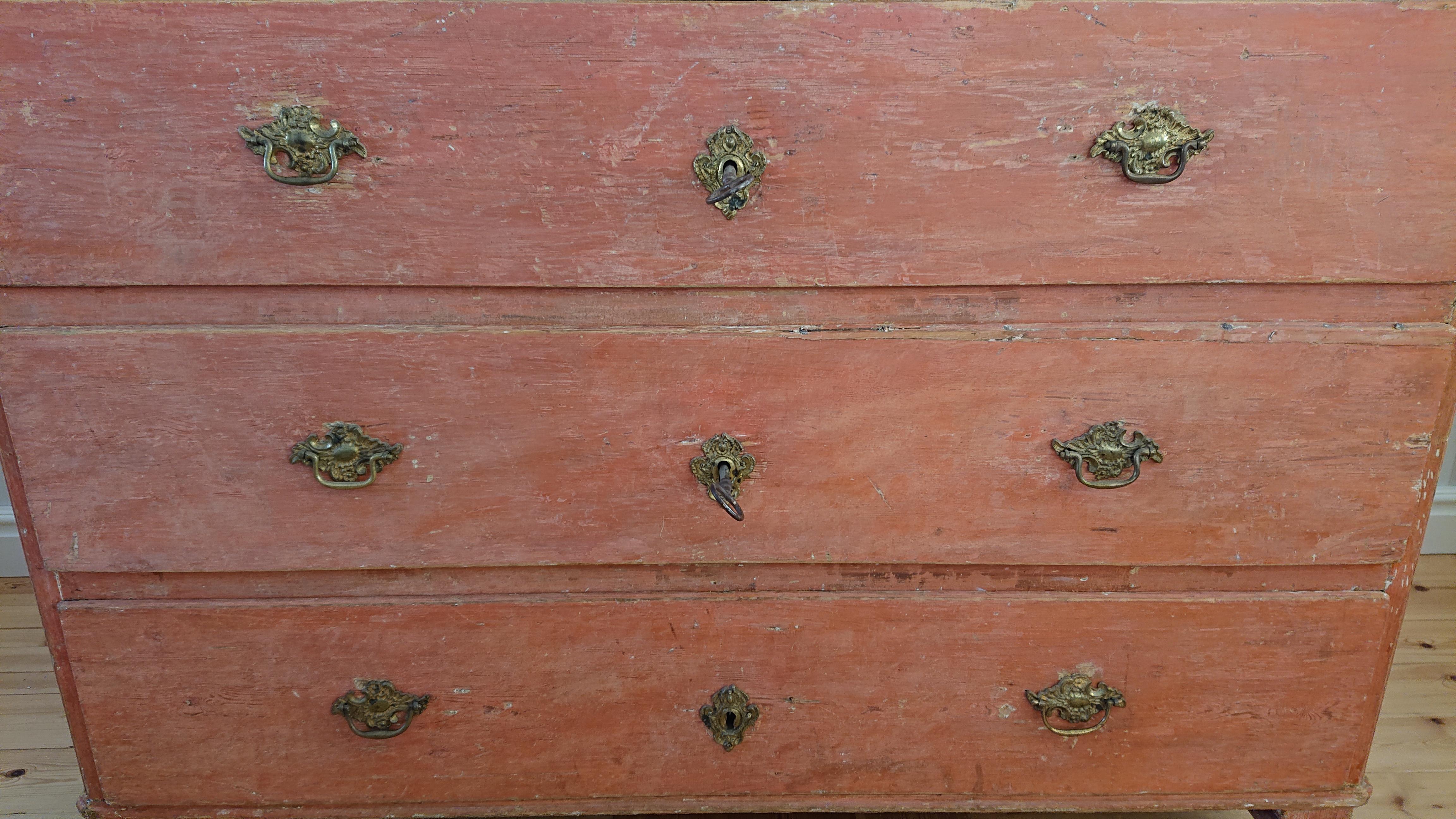 Hand-Crafted 18th Century Swedish Late Baroque Chest of Drawers with Originalpaint For Sale
