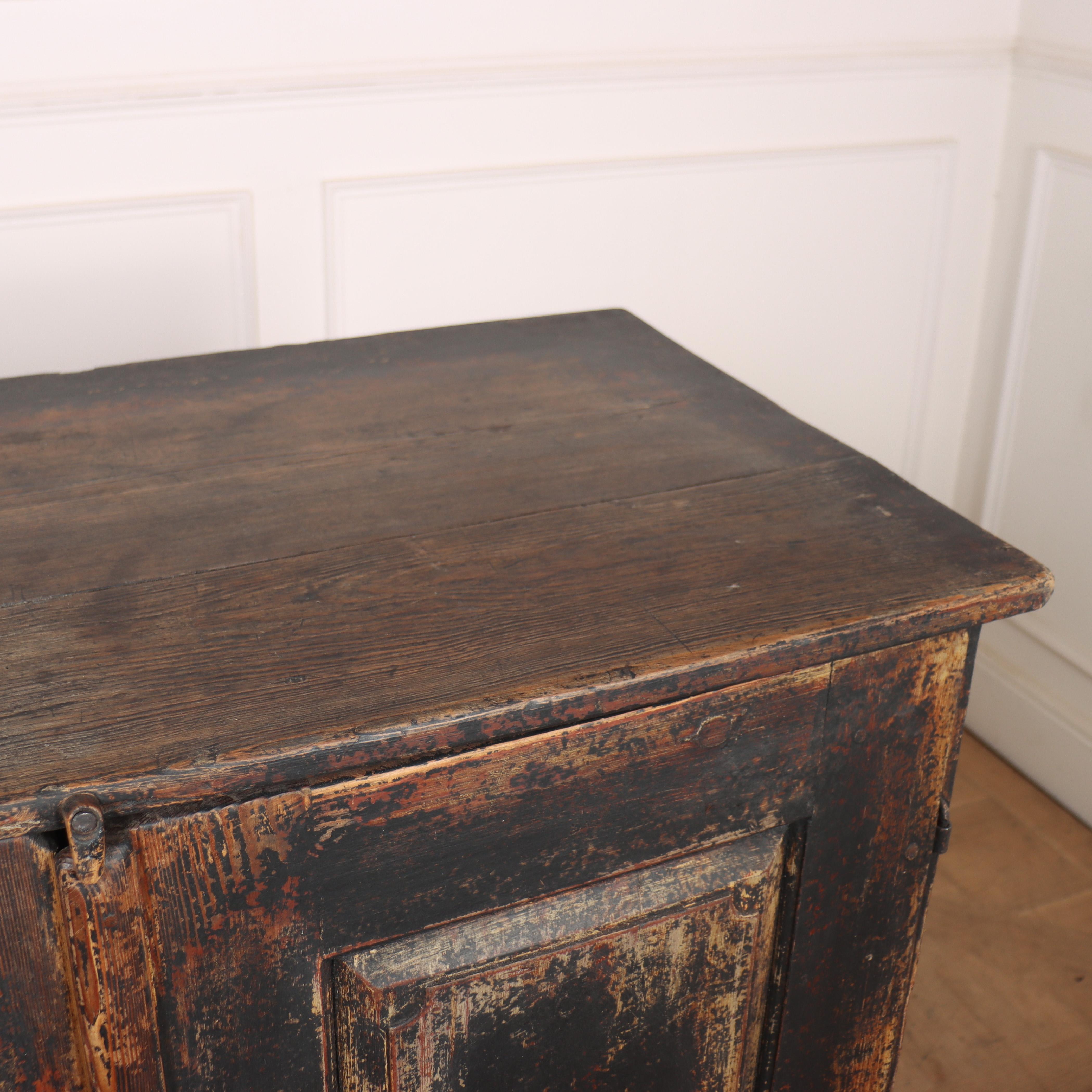18th Century Swedish Linen Cupboard For Sale 5