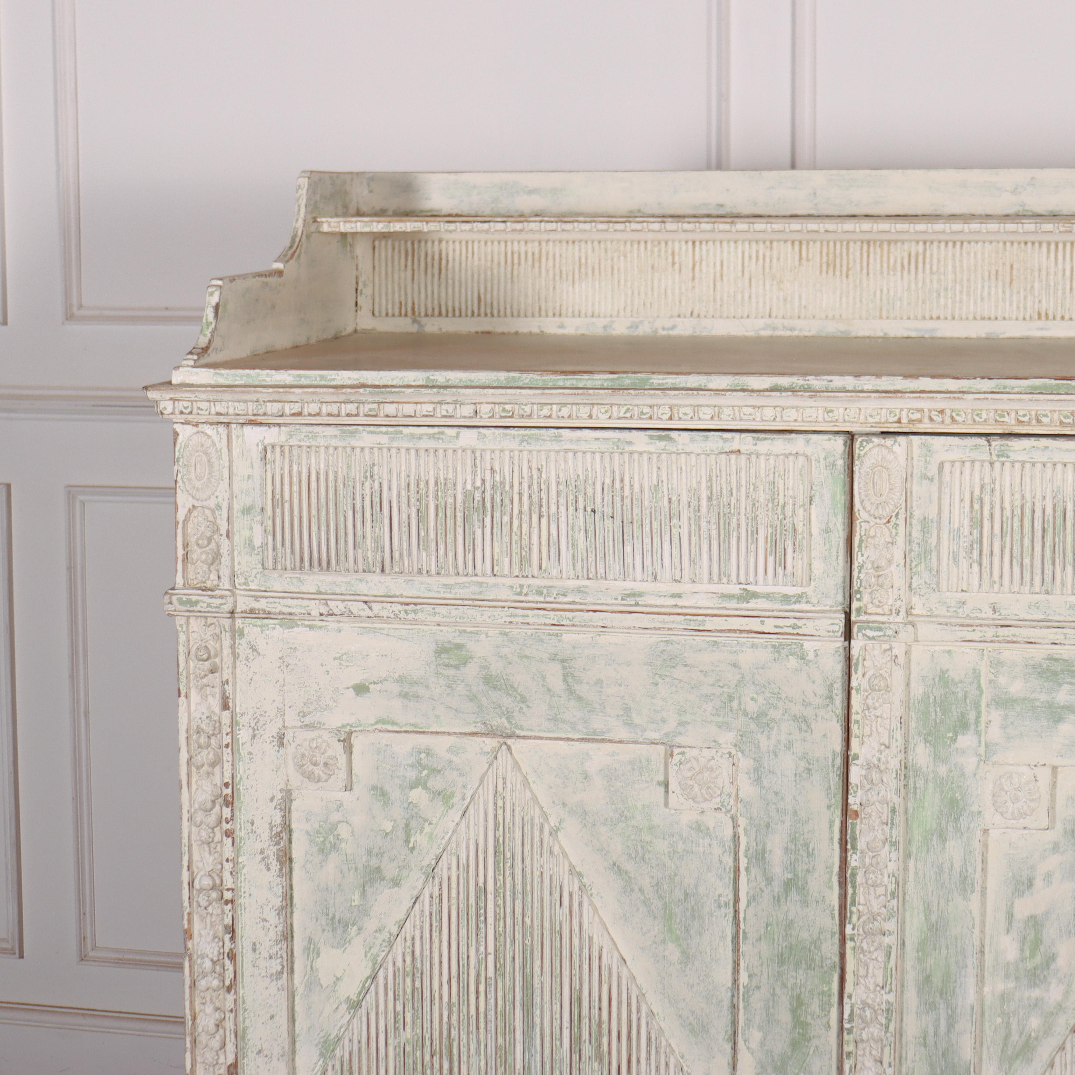 18th C Swedish original painted pine linen cupboard. 1790.

Height to worktop is 53 inches.

Reference: 8041

Dimensions
51 inches (130 cms) Wide
22.5 inches (57 cms) Deep
60.5 inches (154 cms) High