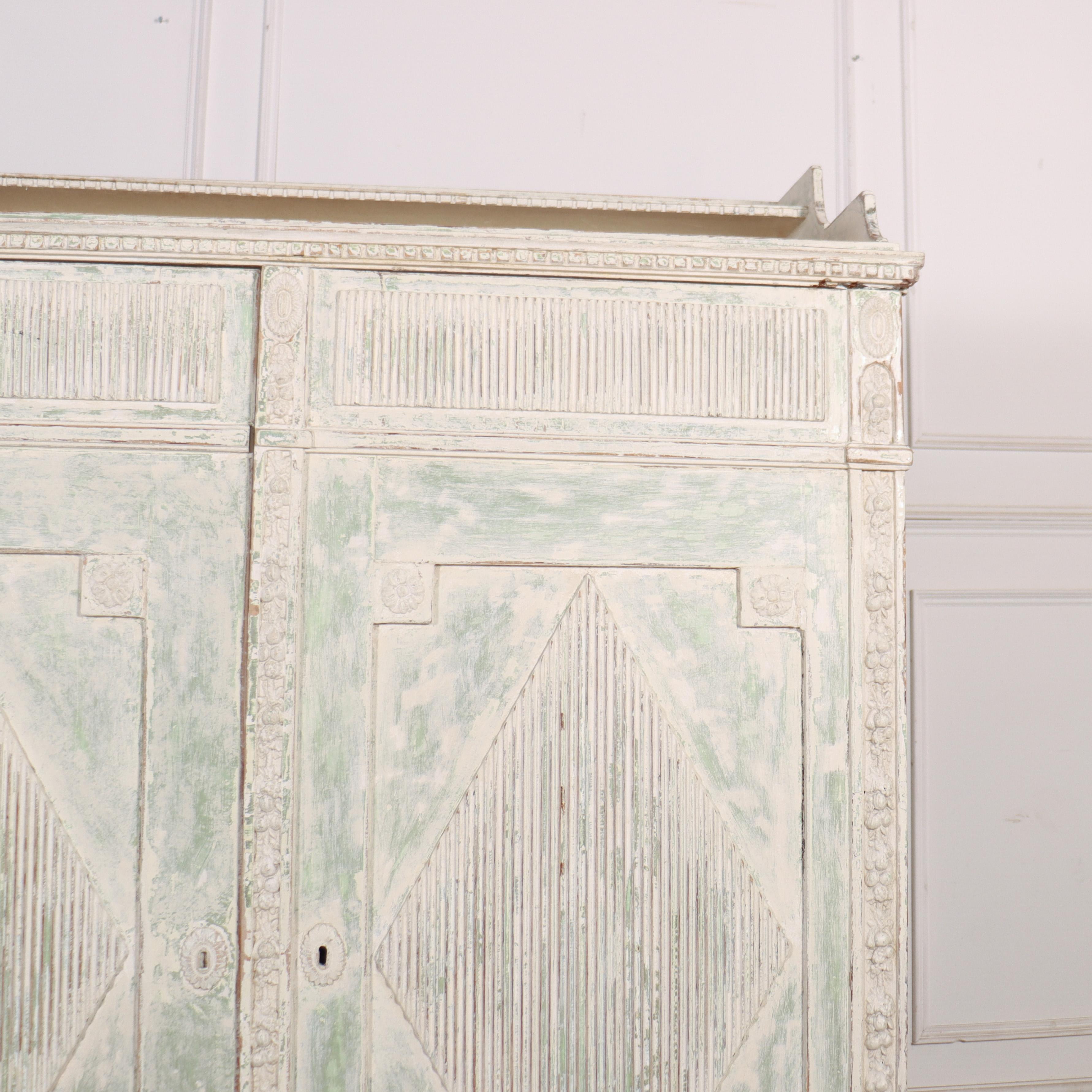 18th Century Swedish Linen Cupboard In Good Condition For Sale In Leamington Spa, Warwickshire