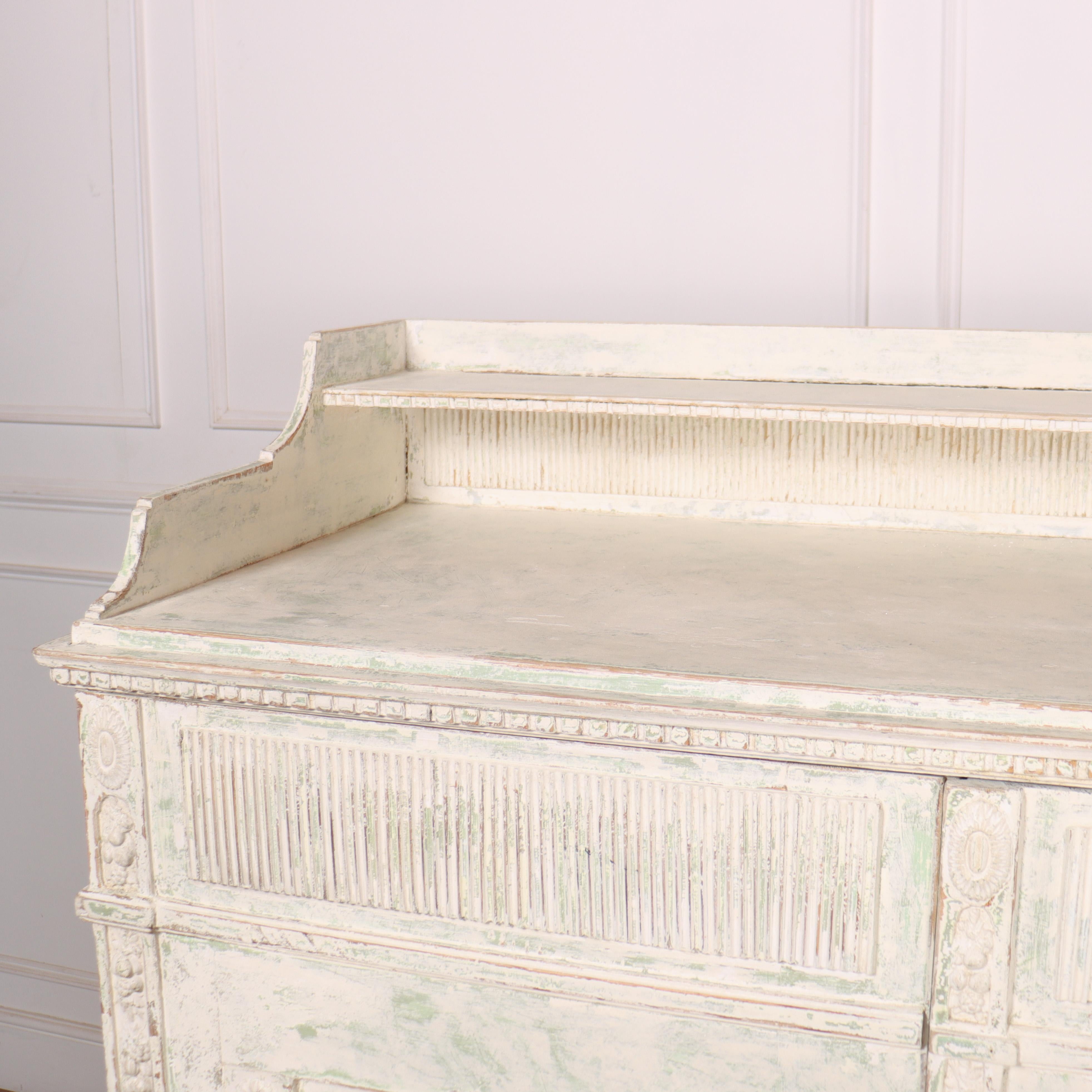 18th Century Swedish Linen Cupboard For Sale 1