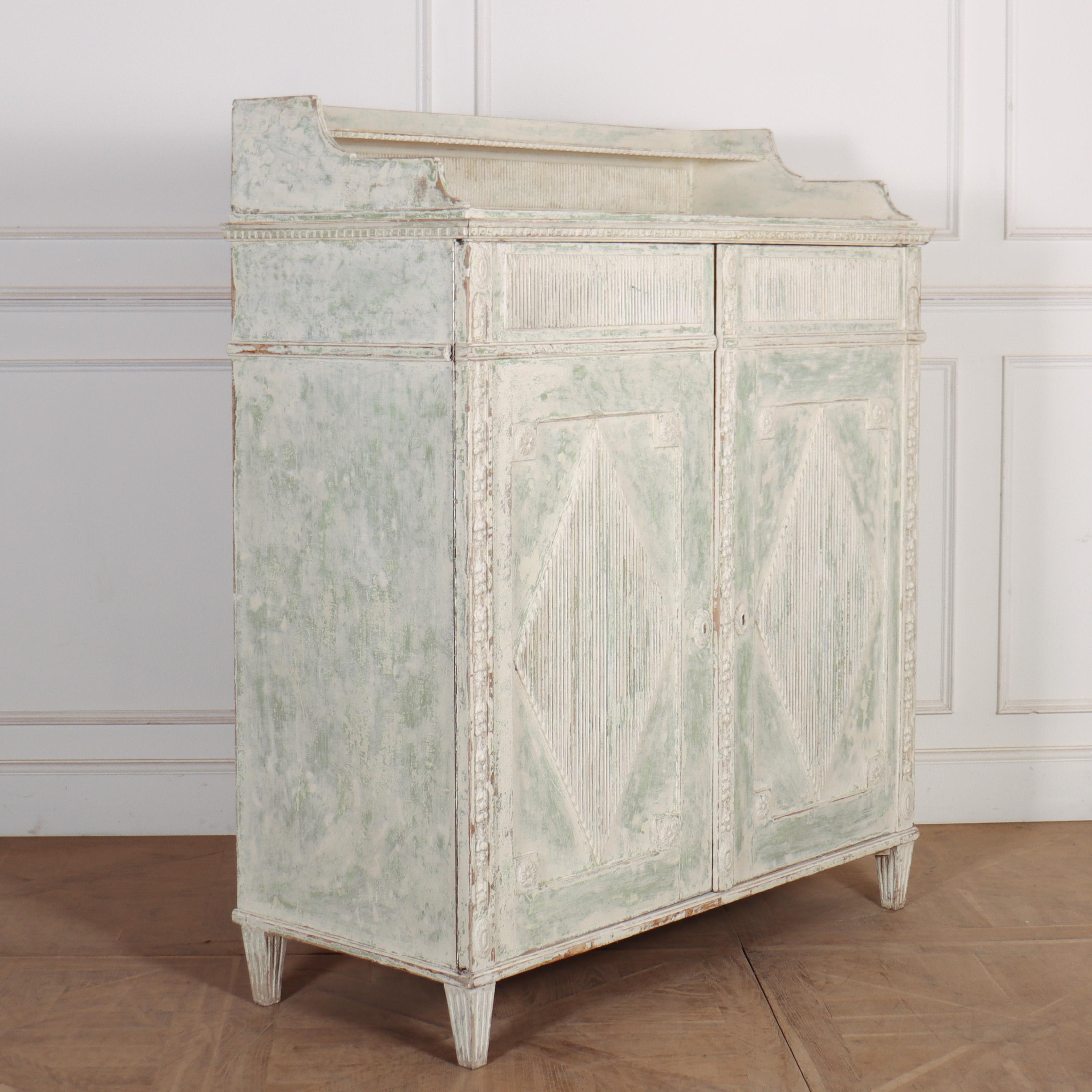 18th Century Swedish Linen Cupboard For Sale 3